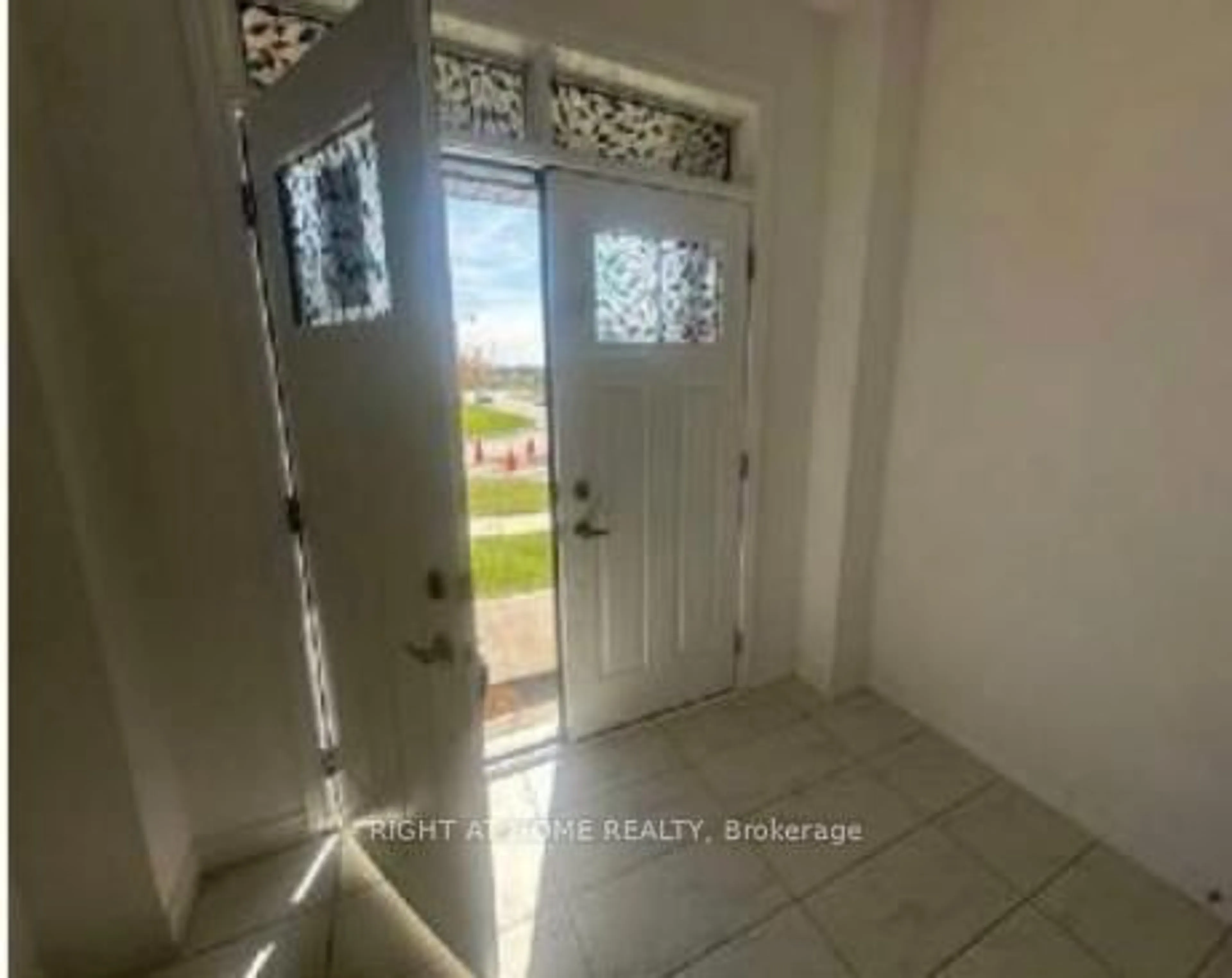 Indoor entryway for 14 Moorhart Cres, Caledon Ontario L7C 4J5
