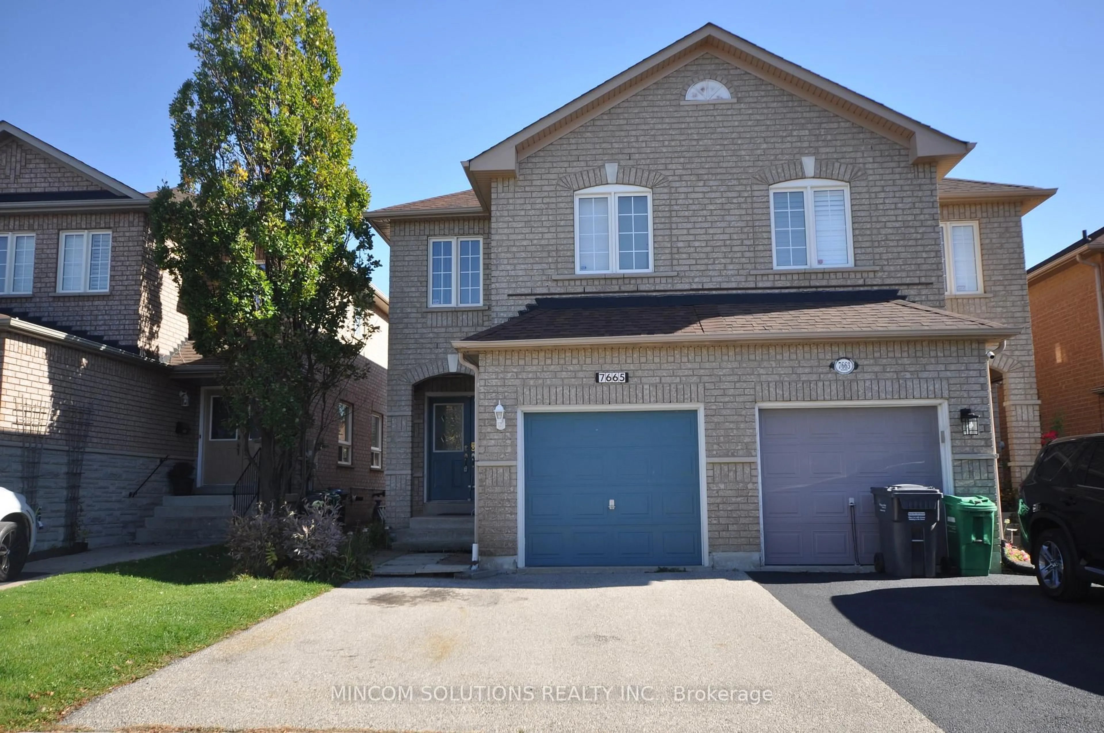 Home with brick exterior material, street for 7665 Doverwood Dr, Mississauga Ontario L5N 8J2