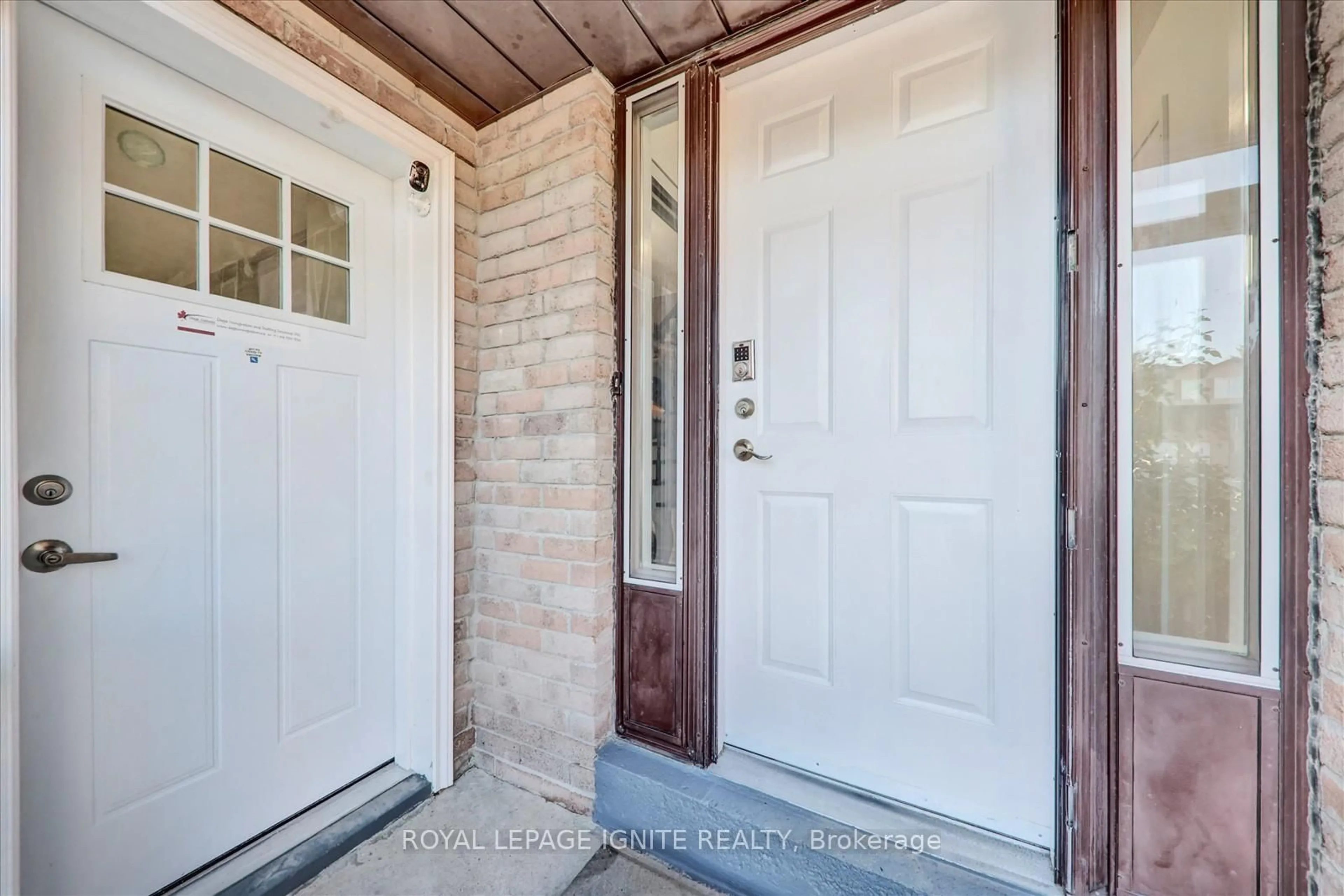 Indoor entryway for 23 Northgate Blvd, Brampton Ontario L6S 4G6