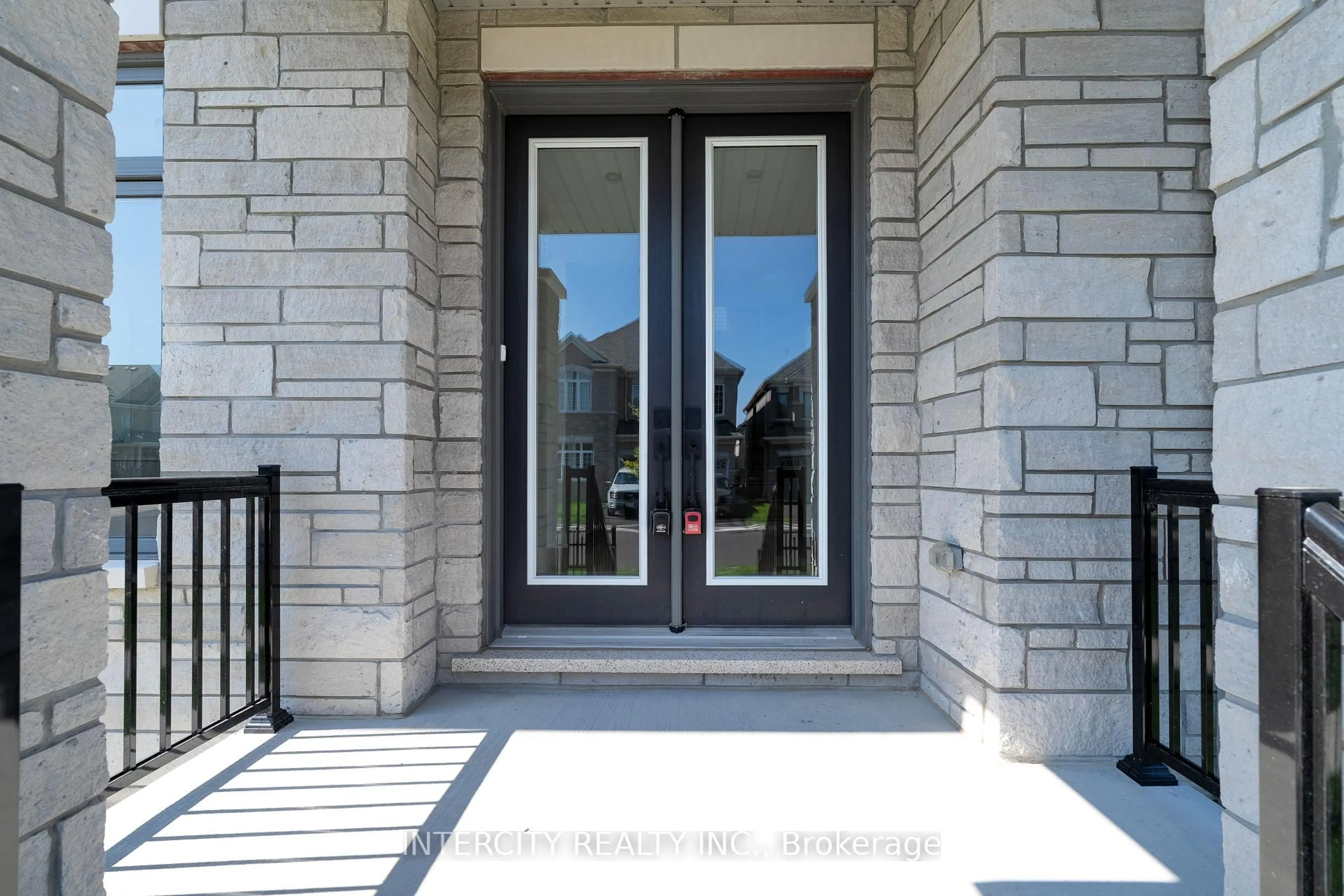 Indoor entryway for 2 Dolomite Dr #Lot 33, Brampton Ontario L6P 4R6