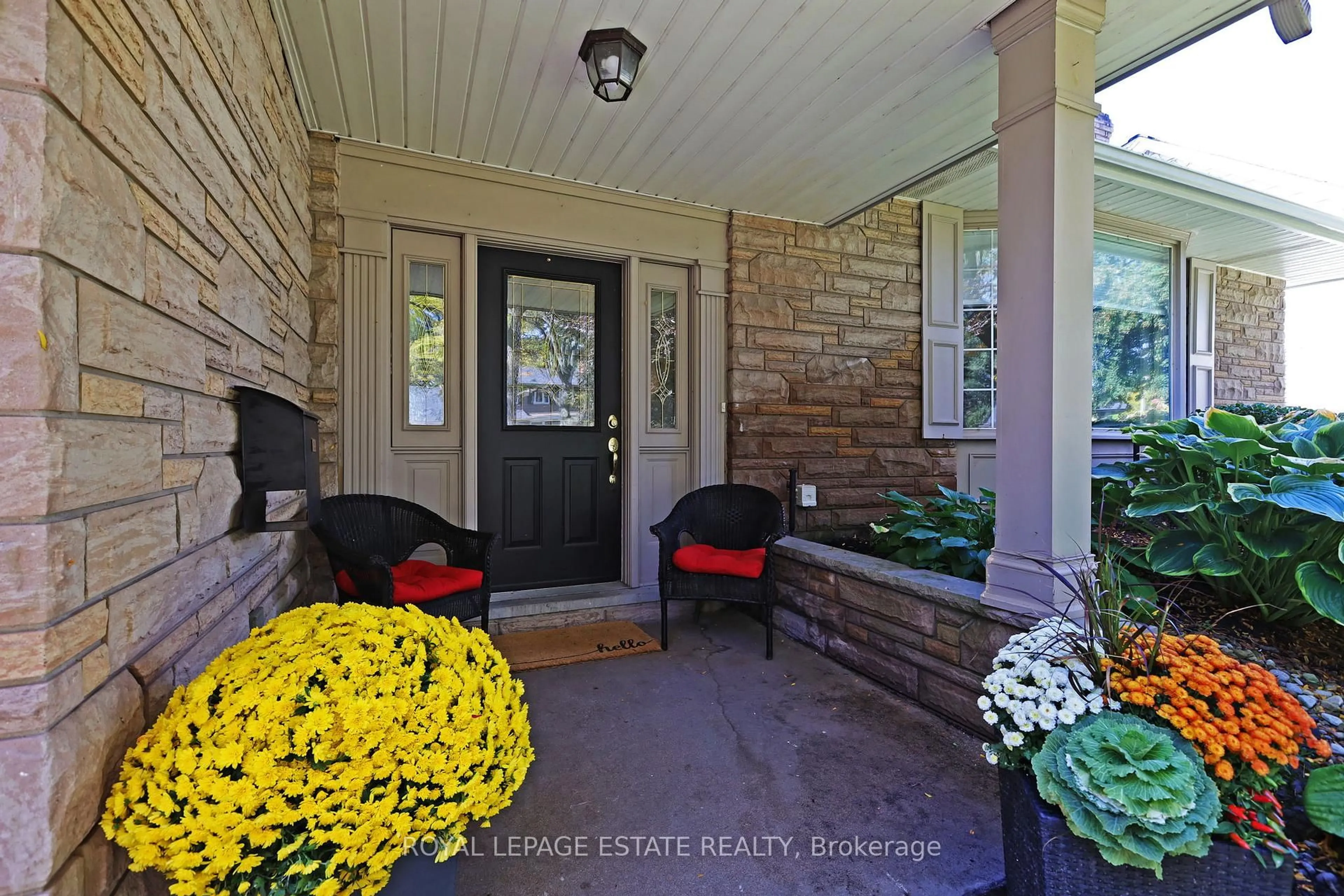 Indoor entryway for 4231 Dunvegan Rd, Burlington Ontario L7L 1P9