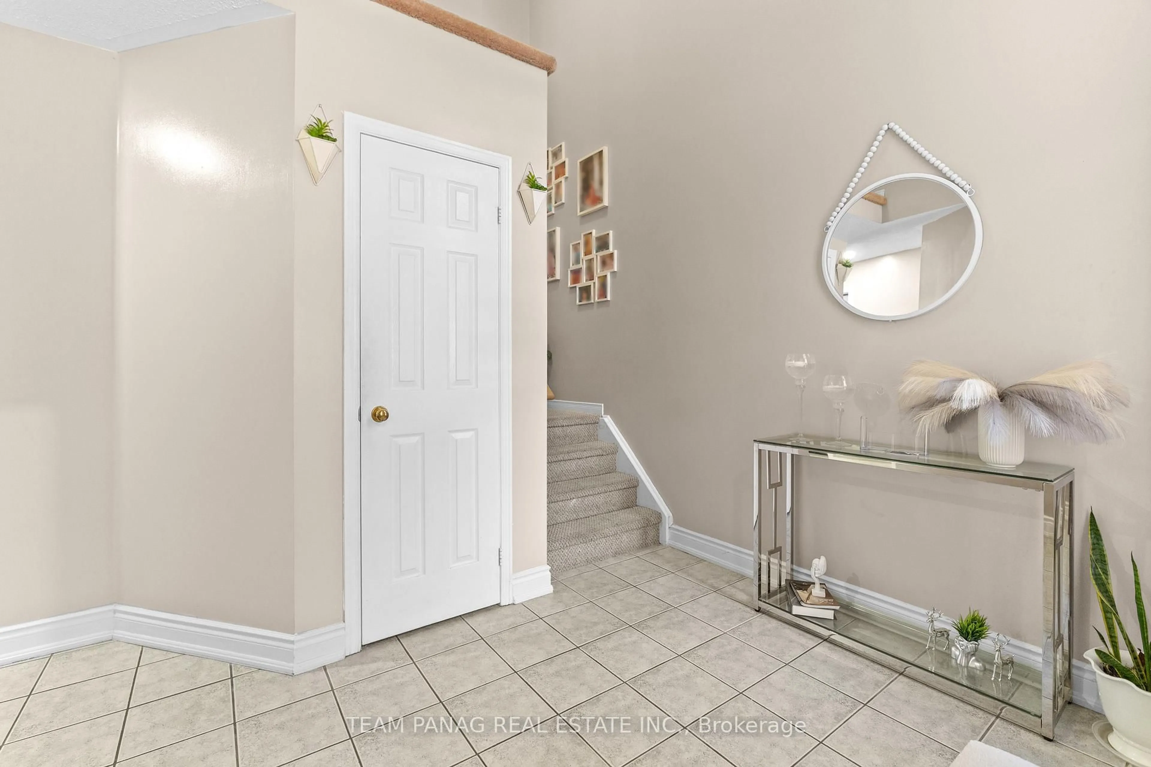 Indoor entryway for 99 Prairie Rose Circ, Brampton Ontario L6R 1R7