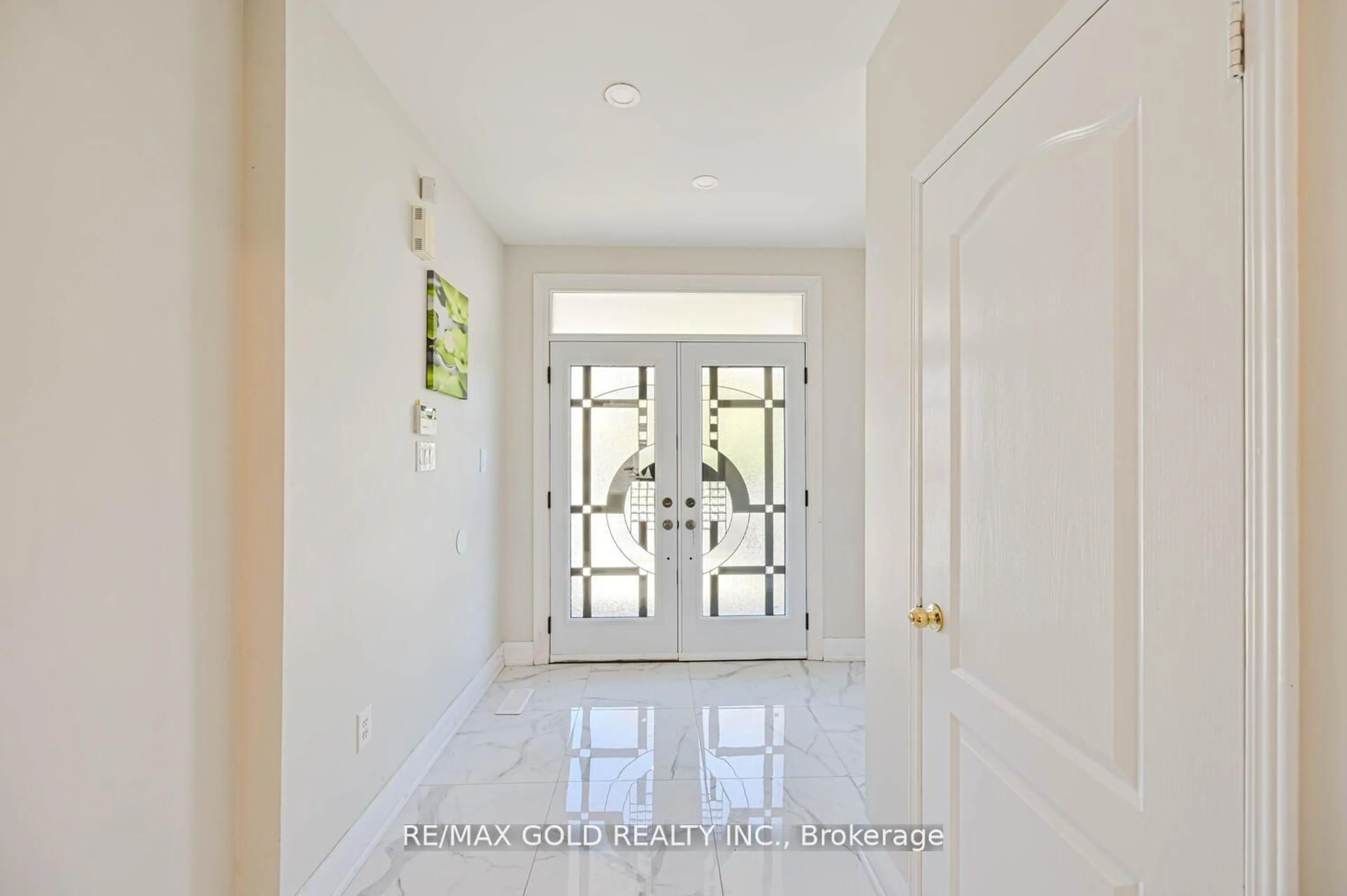 Indoor entryway for 3 Freshspring Dr, Brampton Ontario L6R 3H6