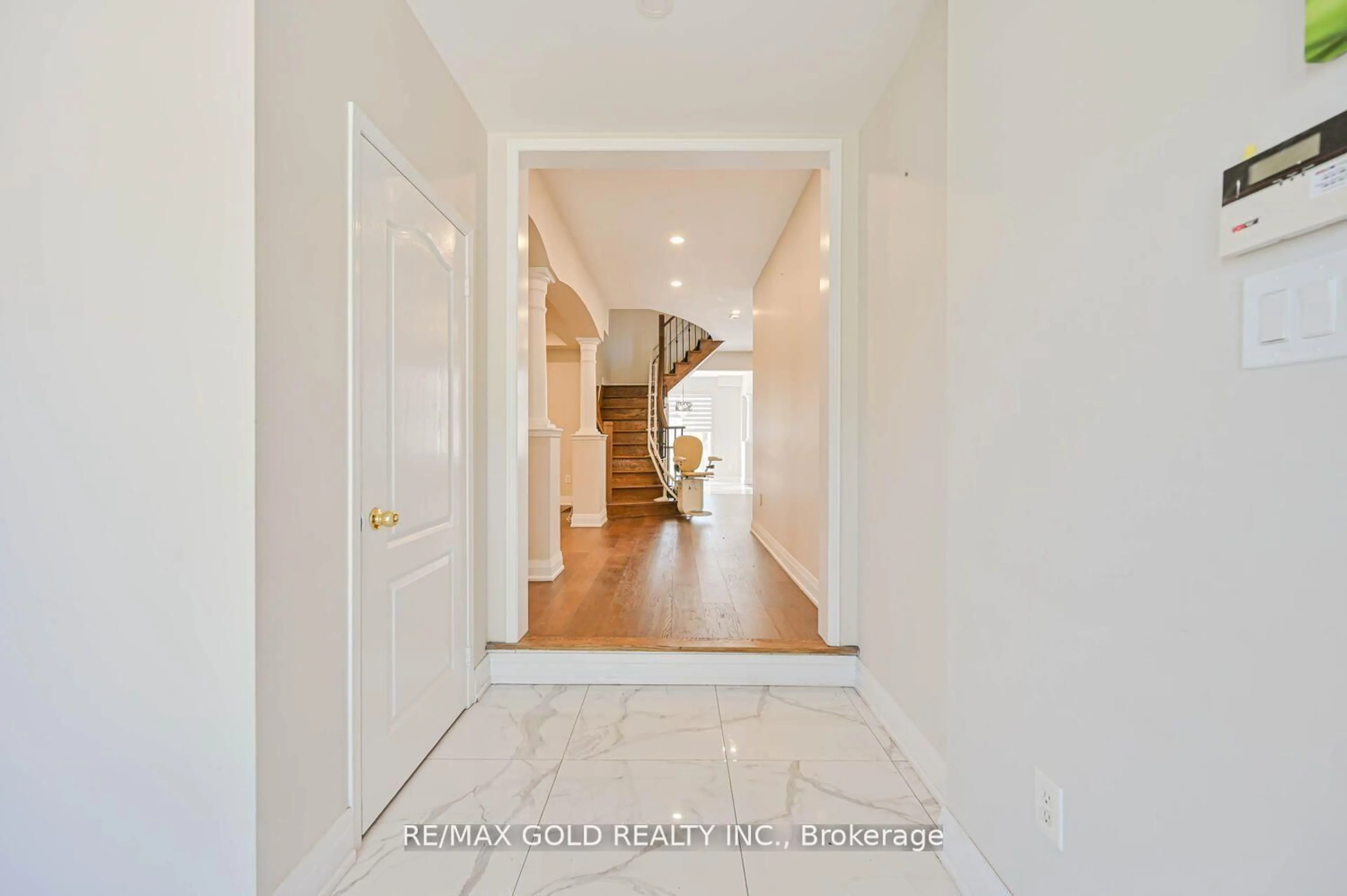 Indoor entryway for 3 Freshspring Dr, Brampton Ontario L6R 3H6