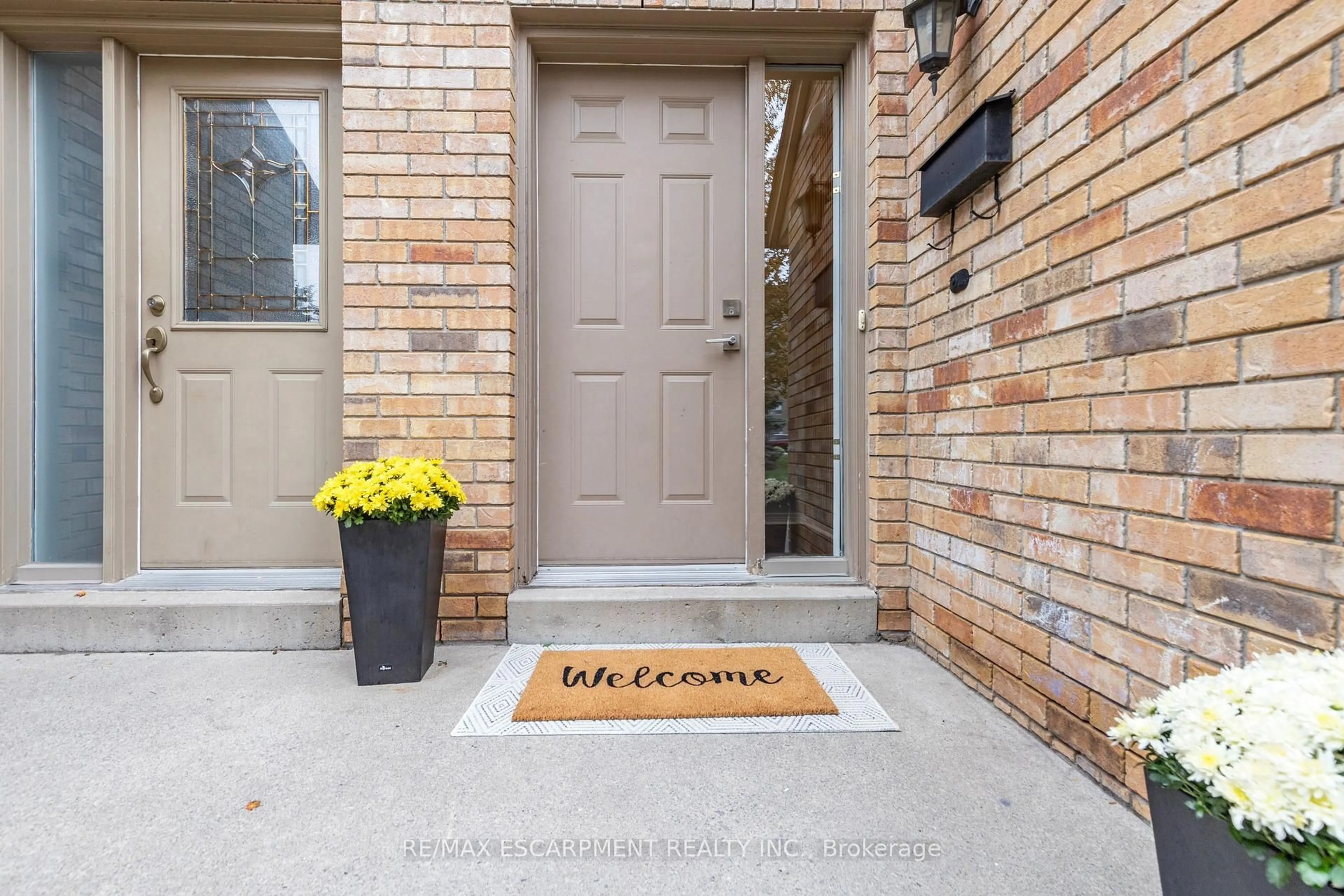Indoor entryway for 2015 Cleaver Ave #5, Burlington Ontario L7M 4J7