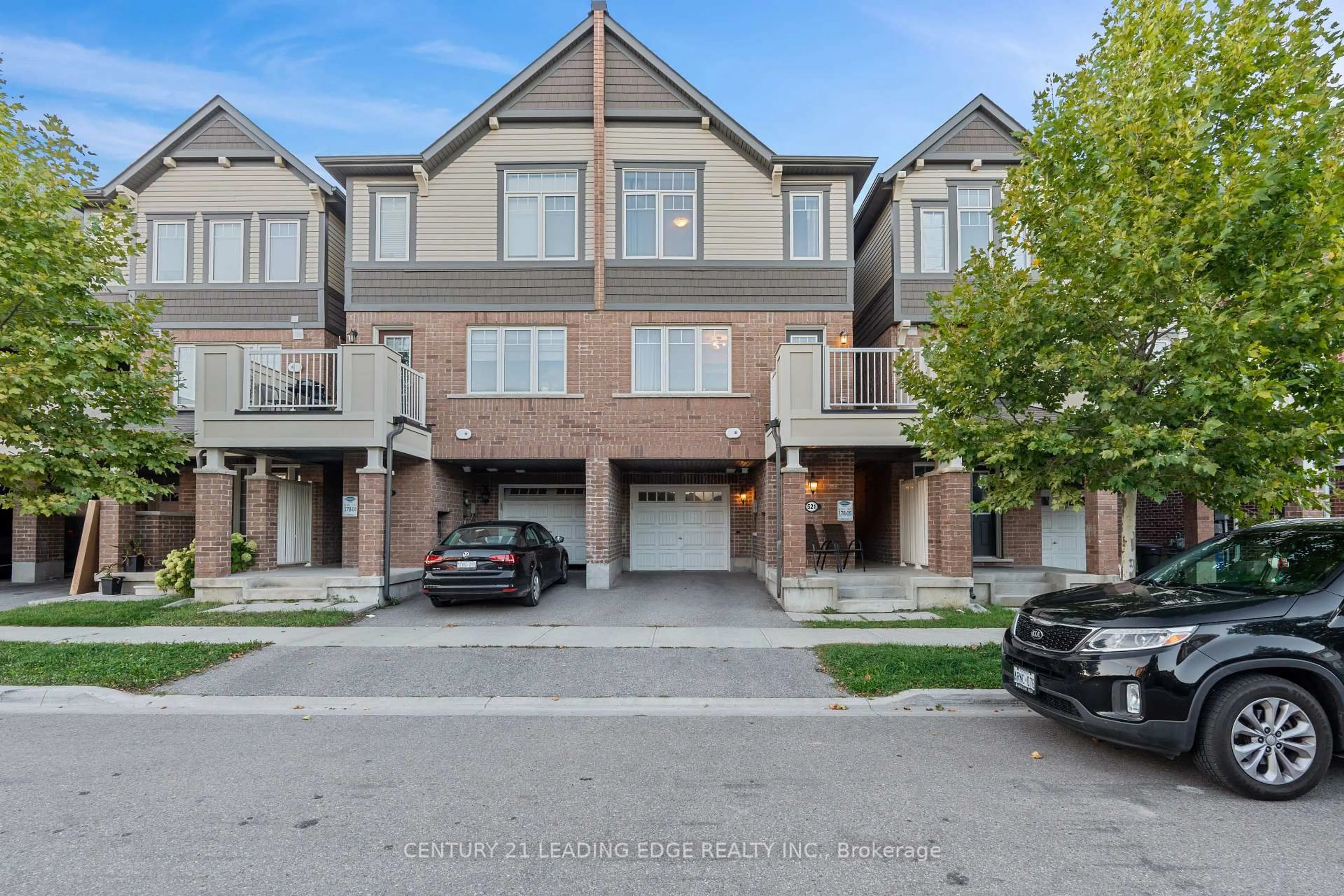 A pic from outside/outdoor area/front of a property/back of a property/a pic from drone, street for 521 Fir Crt, Milton Ontario L9T 7E7