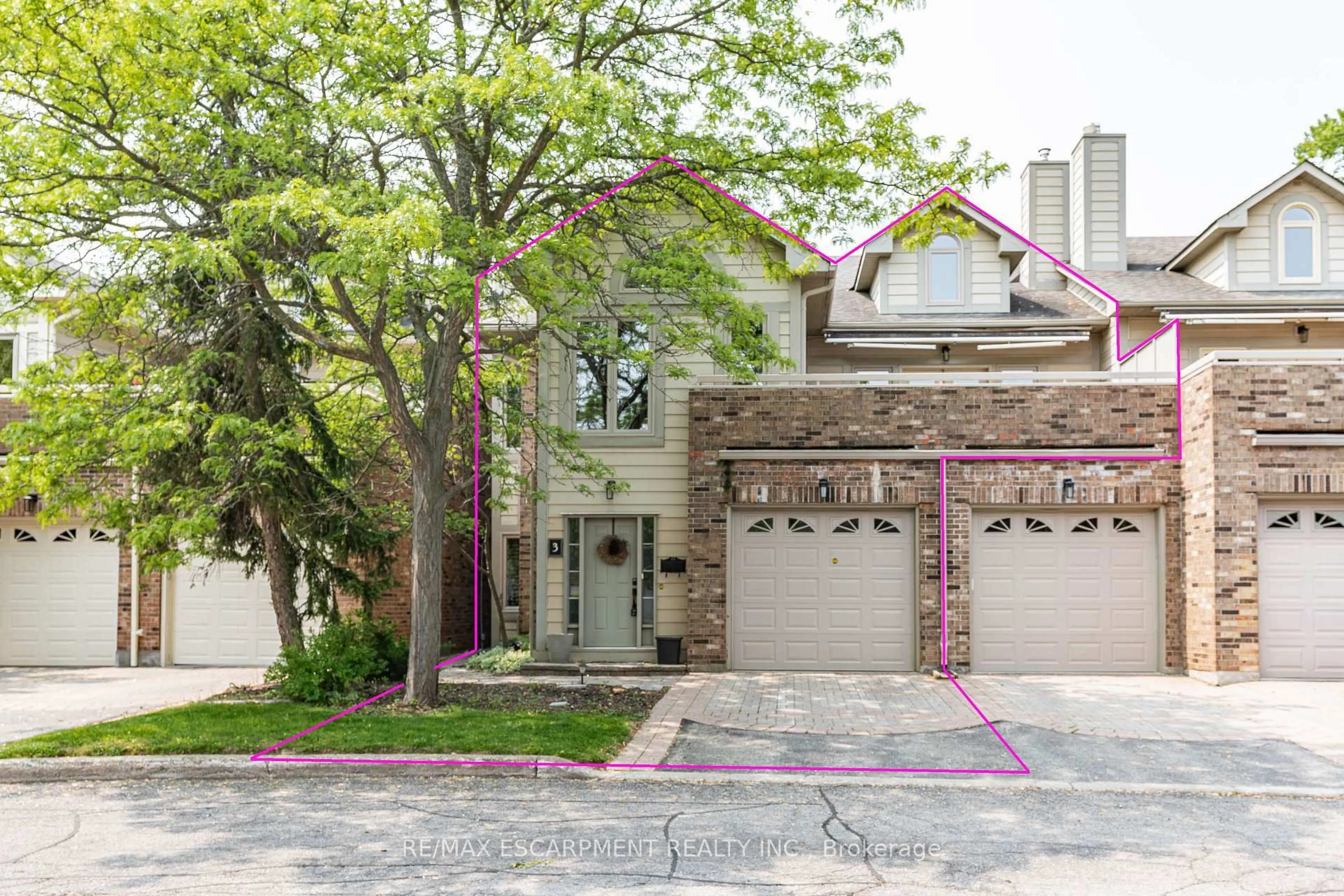 Home with brick exterior material, street for 3230 New St #3, Burlington Ontario L7N 1M8