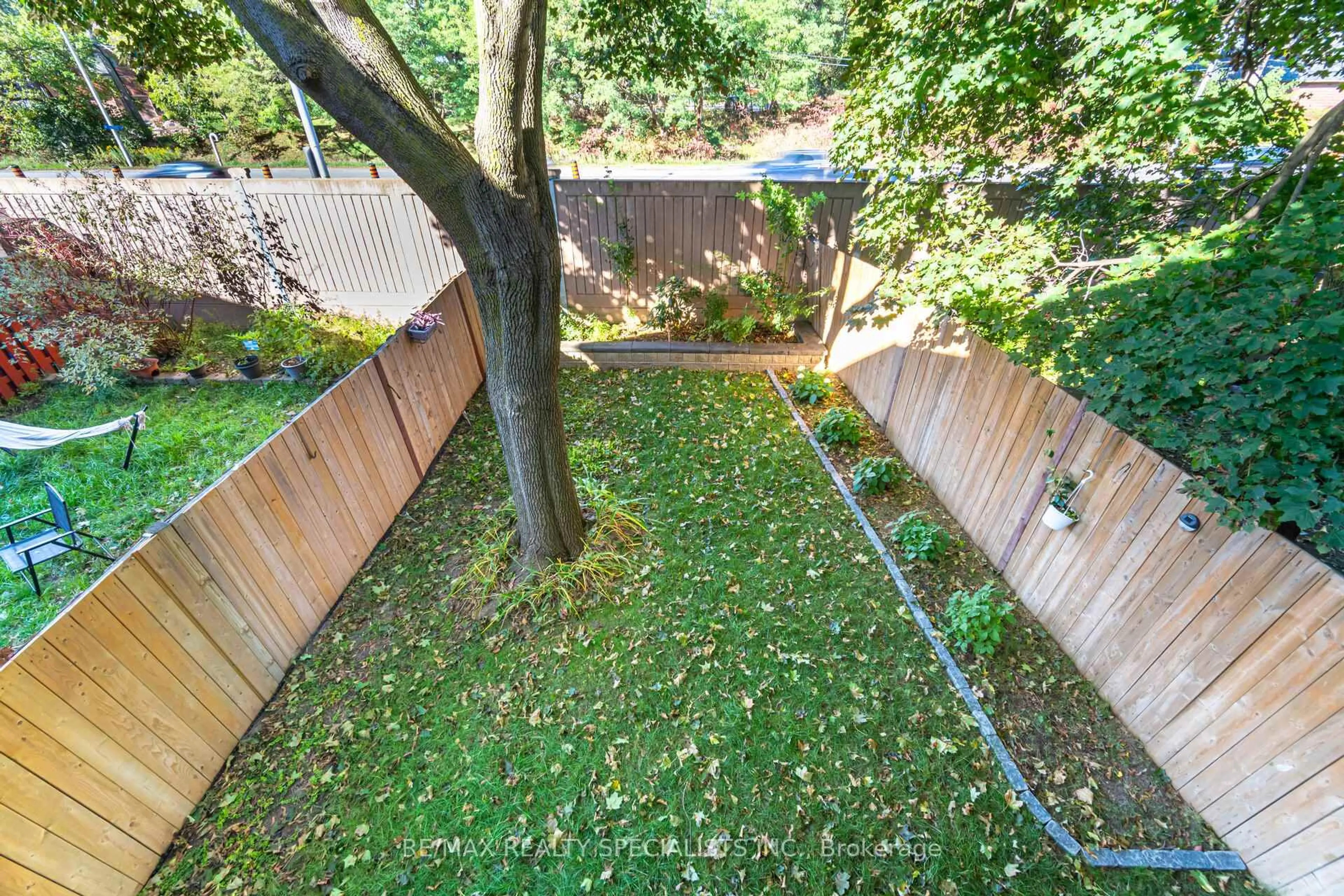 Patio, forest/trees view for 1463 Credit Woodlands Crt, Mississauga Ontario L5C 3V7