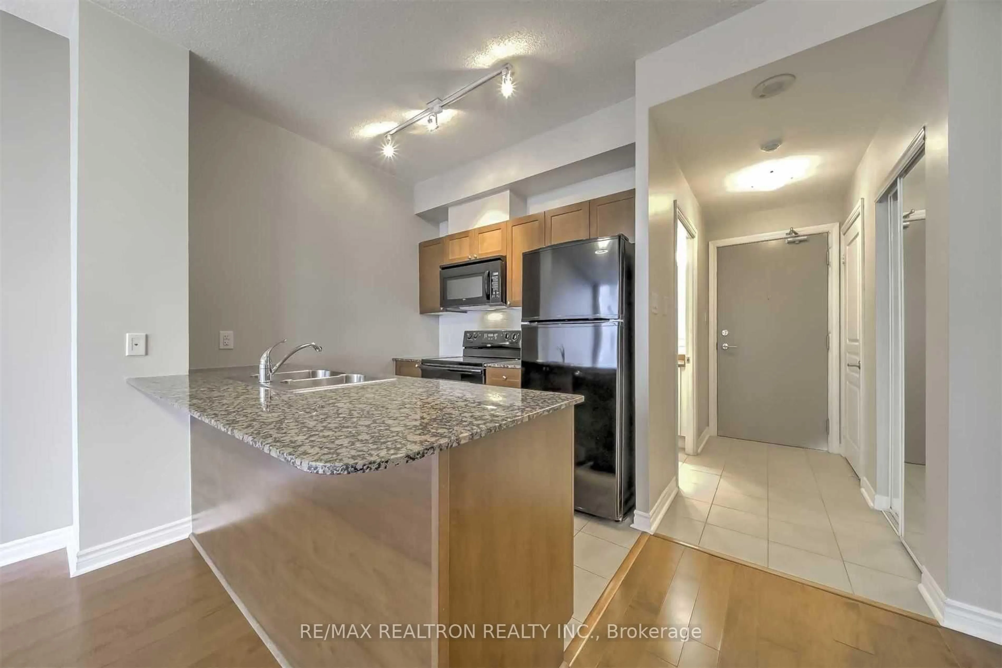 Standard kitchen, unknown for 3525 Kariya Dr #2810, Mississauga Ontario L5B 0C2