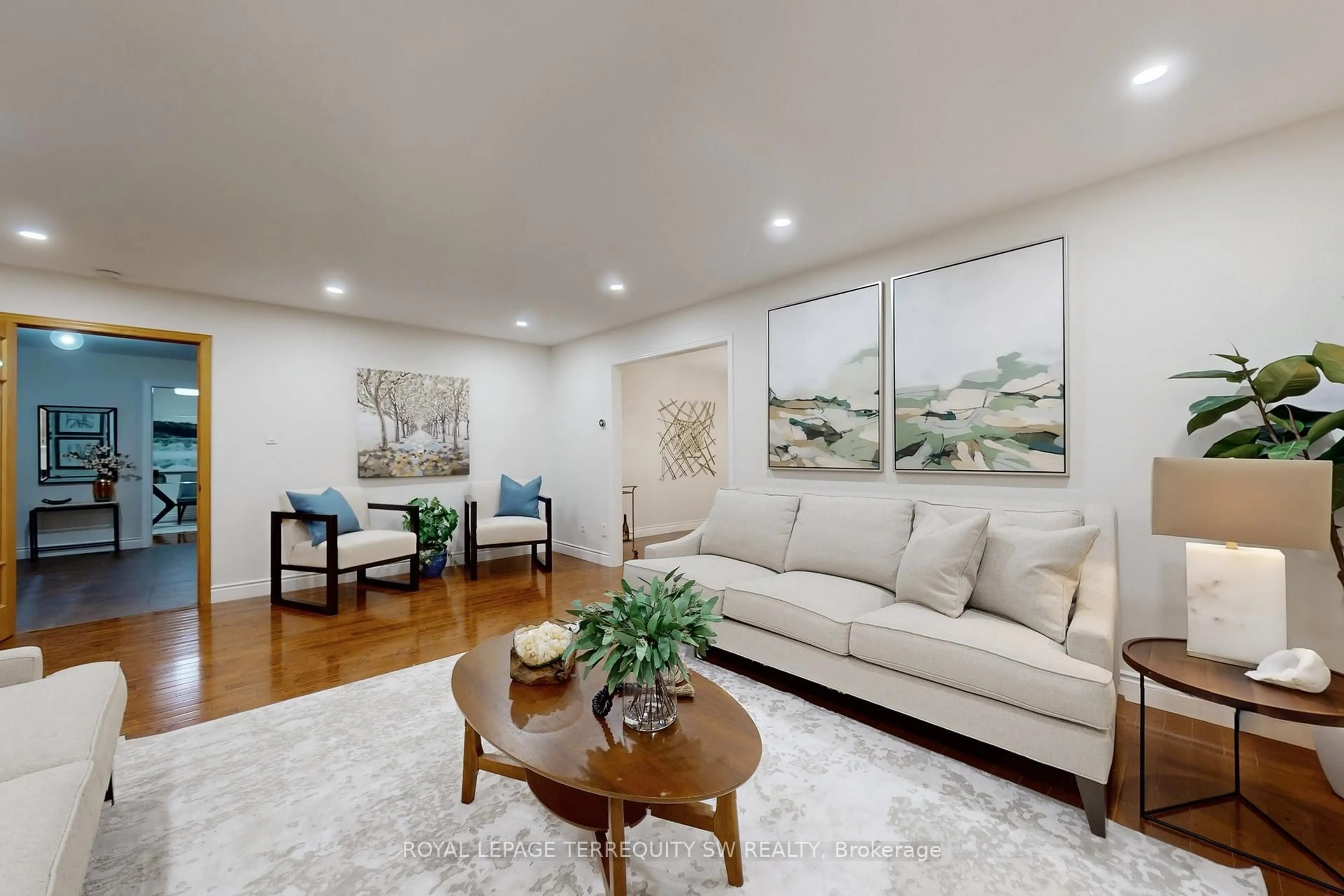 Living room with furniture, unknown for 8 Chalmers Crt, Brampton Ontario L6Z 3G9