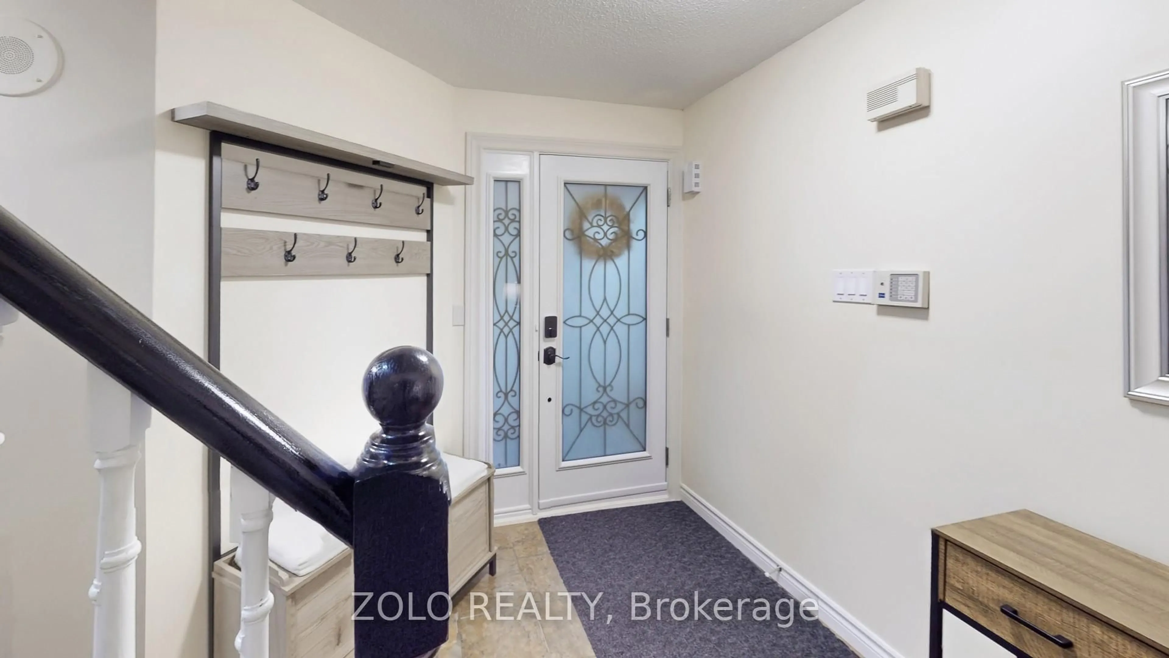 Indoor entryway for 50 Lacewood Cres, Brampton Ontario L6S 3K4