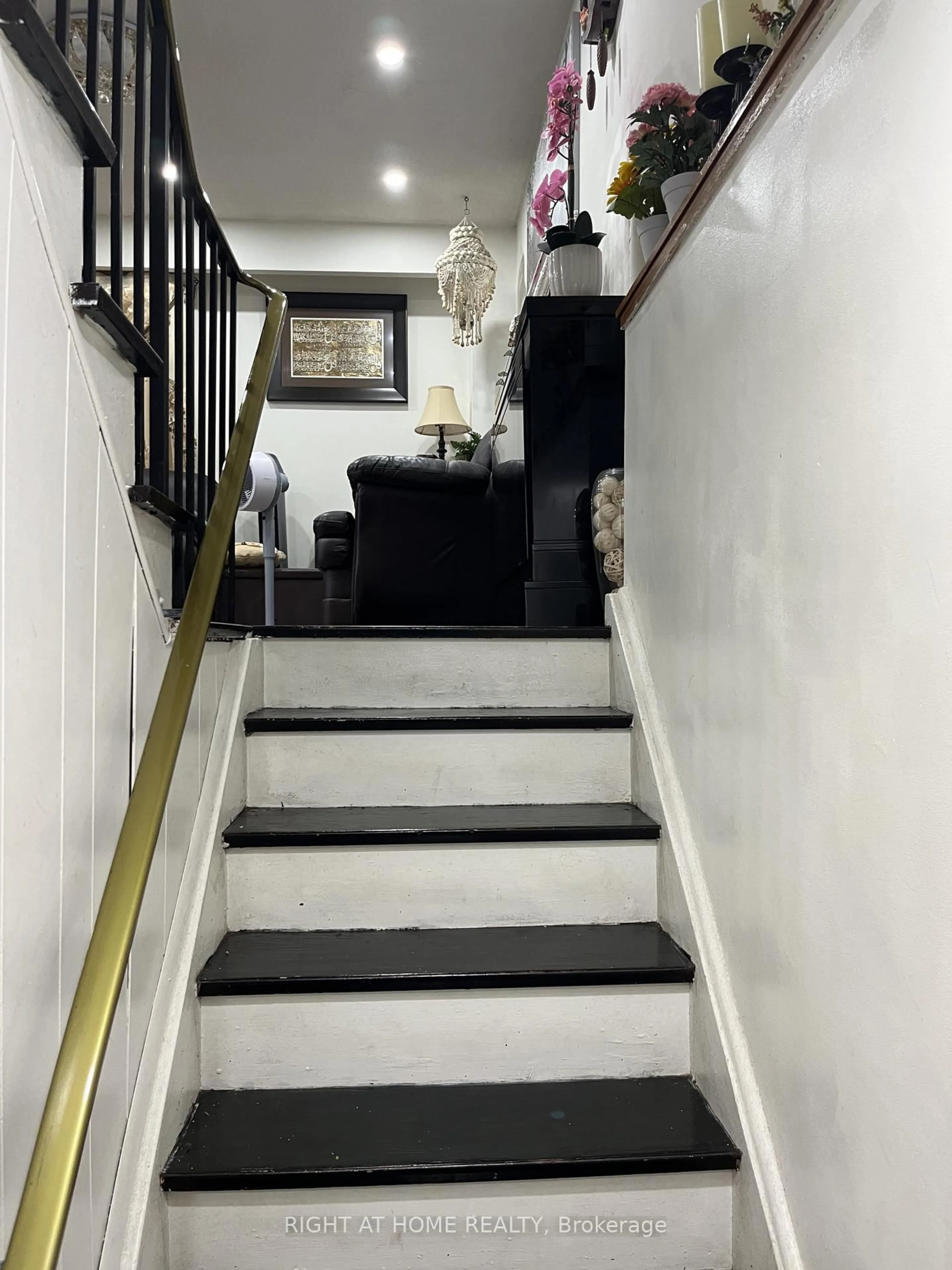 Stairs for 452 Silverstone Dr #46, Toronto Ontario M9V 3K8