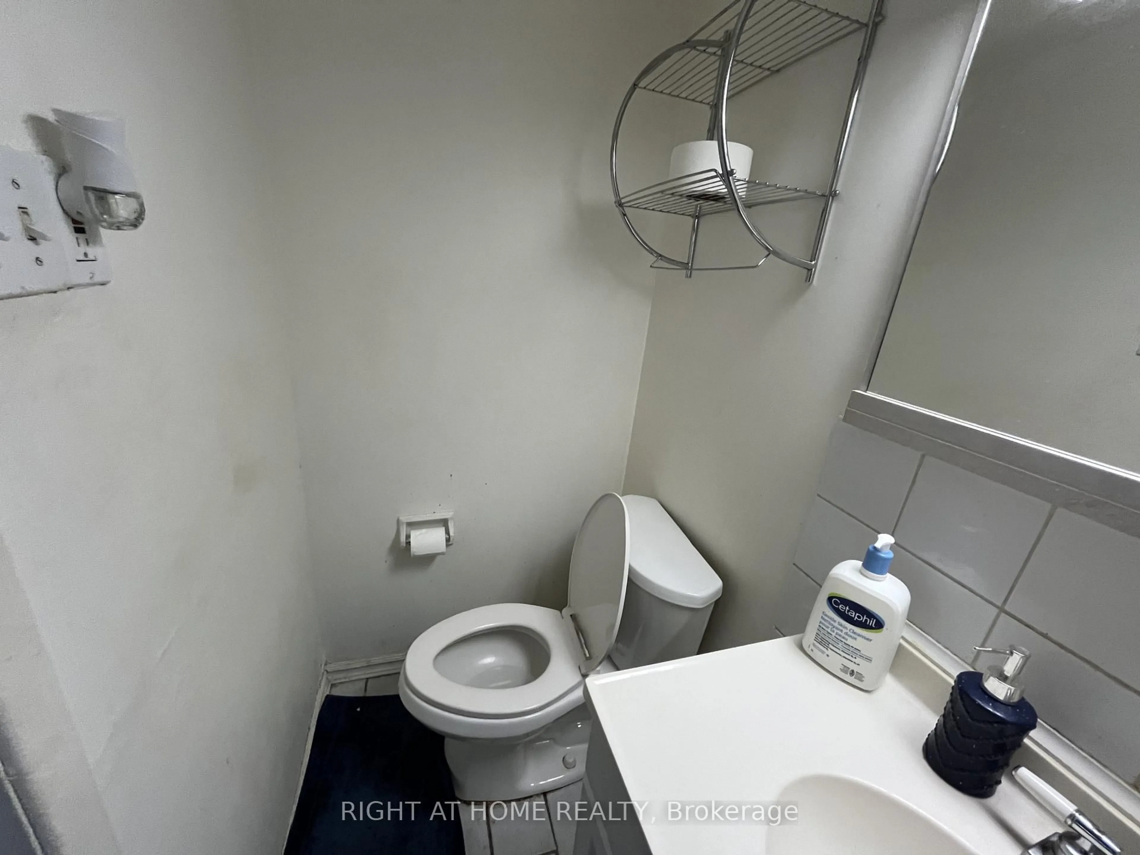 Standard bathroom, floor is not visible for 452 Silverstone Dr #46, Toronto Ontario M9V 3K8