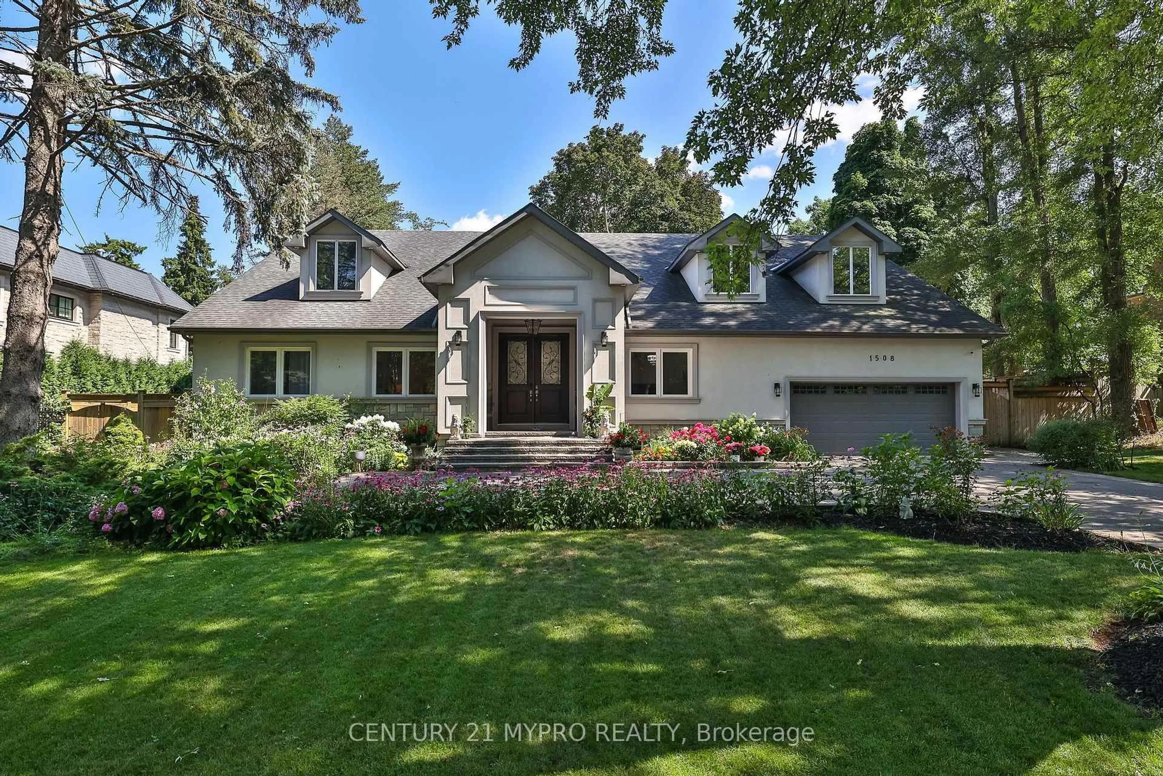Home with brick exterior material, street for 1508 Oakhill Dr, Oakville Ontario L6J 1Y5
