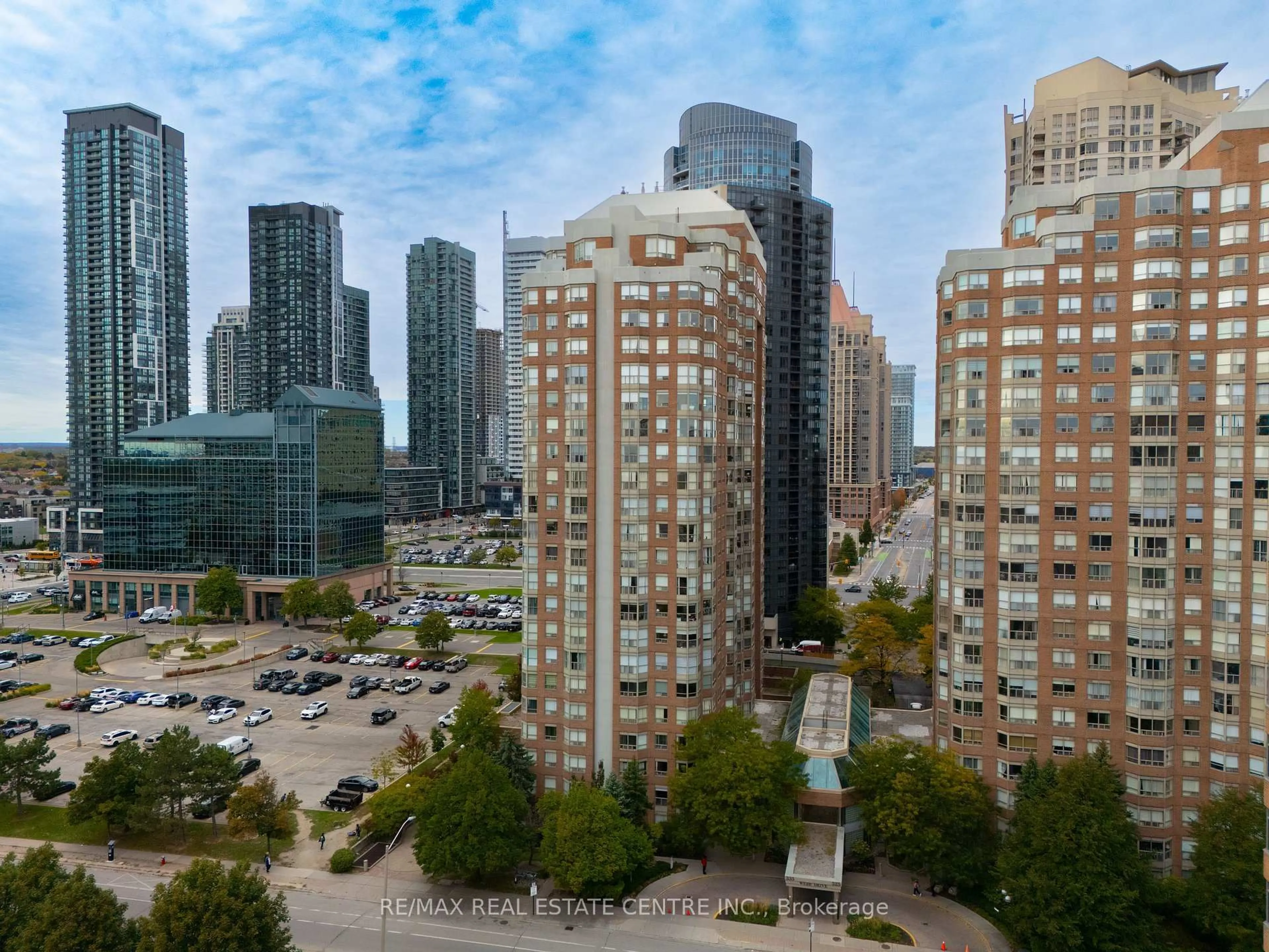 A pic from outside/outdoor area/front of a property/back of a property/a pic from drone, city buildings view from balcony for 335 Webb Dr #702, Mississauga Ontario L5B 4A1