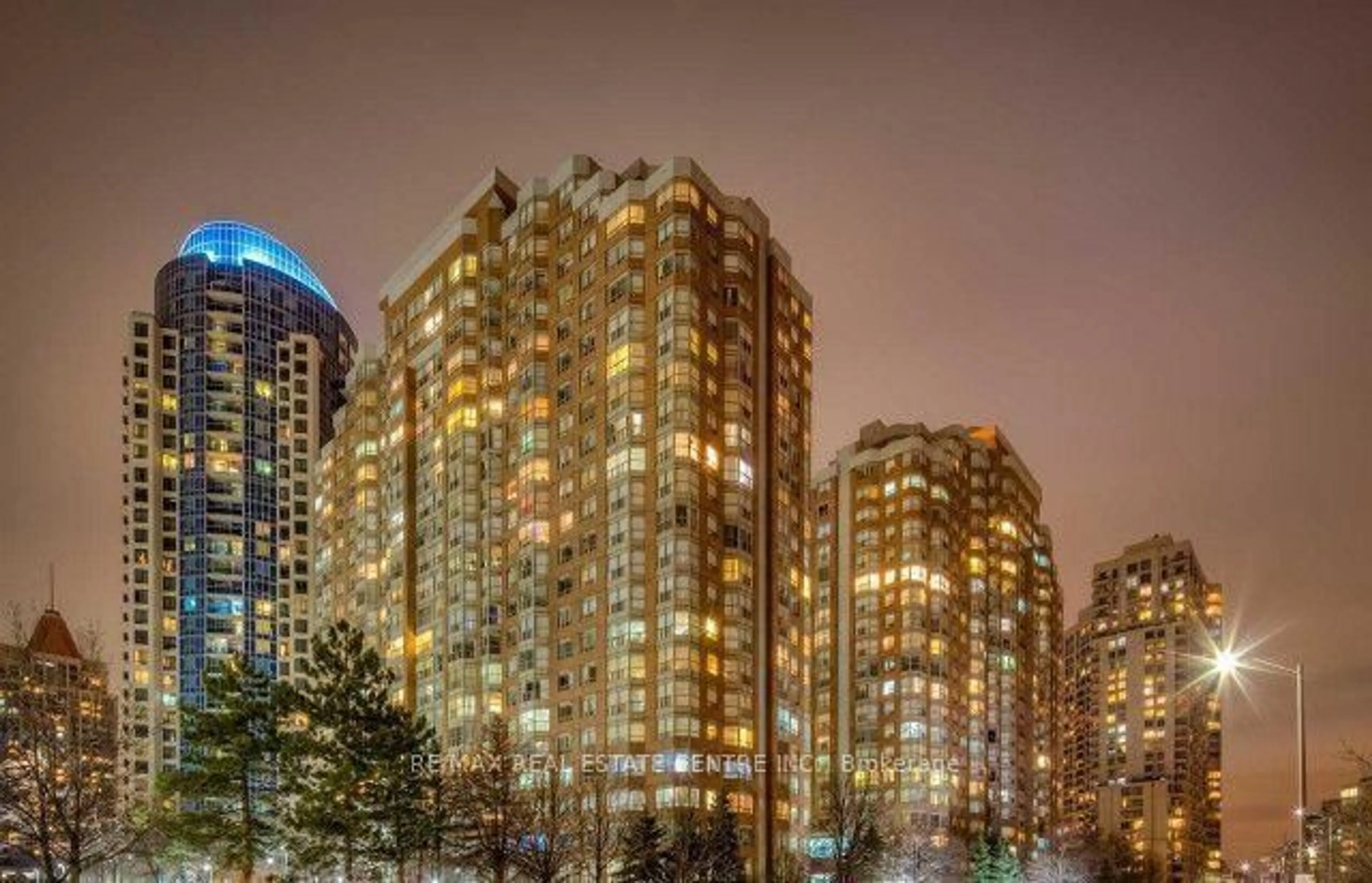 Blurry image for 335 Webb Dr #702, Mississauga Ontario L5B 4A1