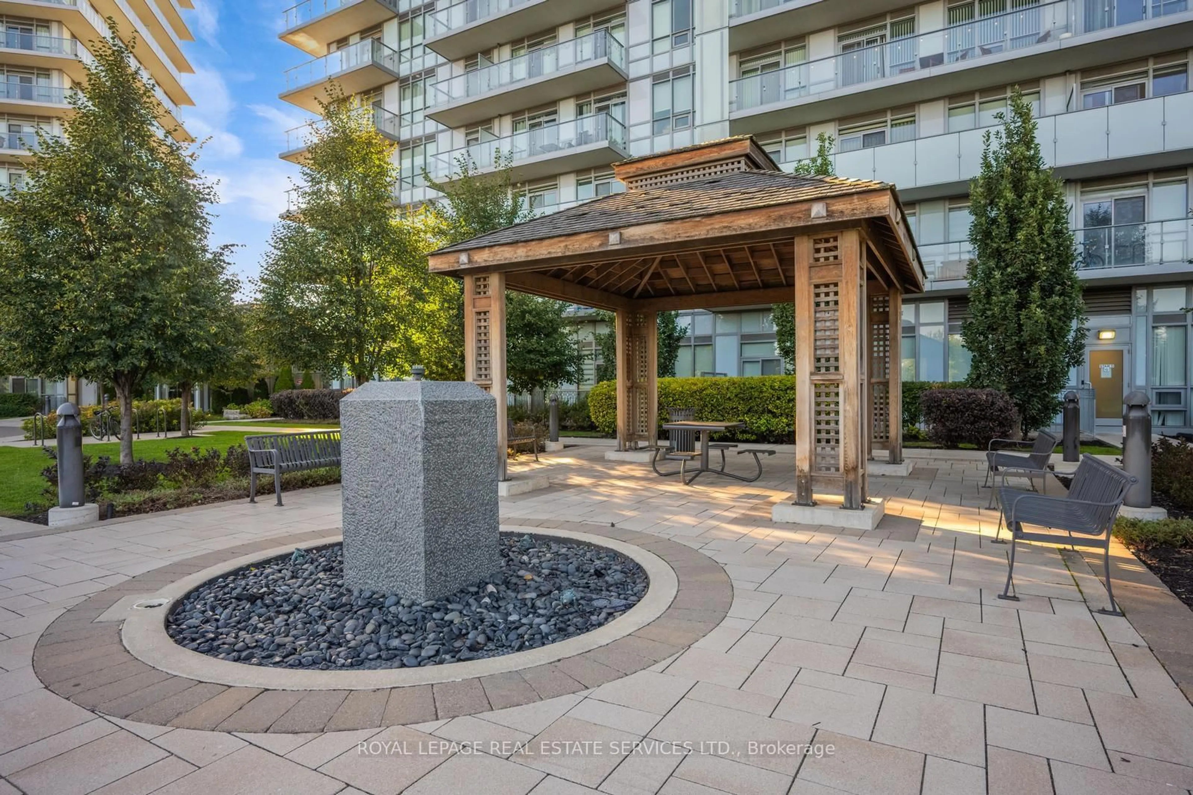 Patio, water/lake/river/ocean view for 4633 Glen Erin Dr #1010, Mississauga Ontario L5M 0Y6