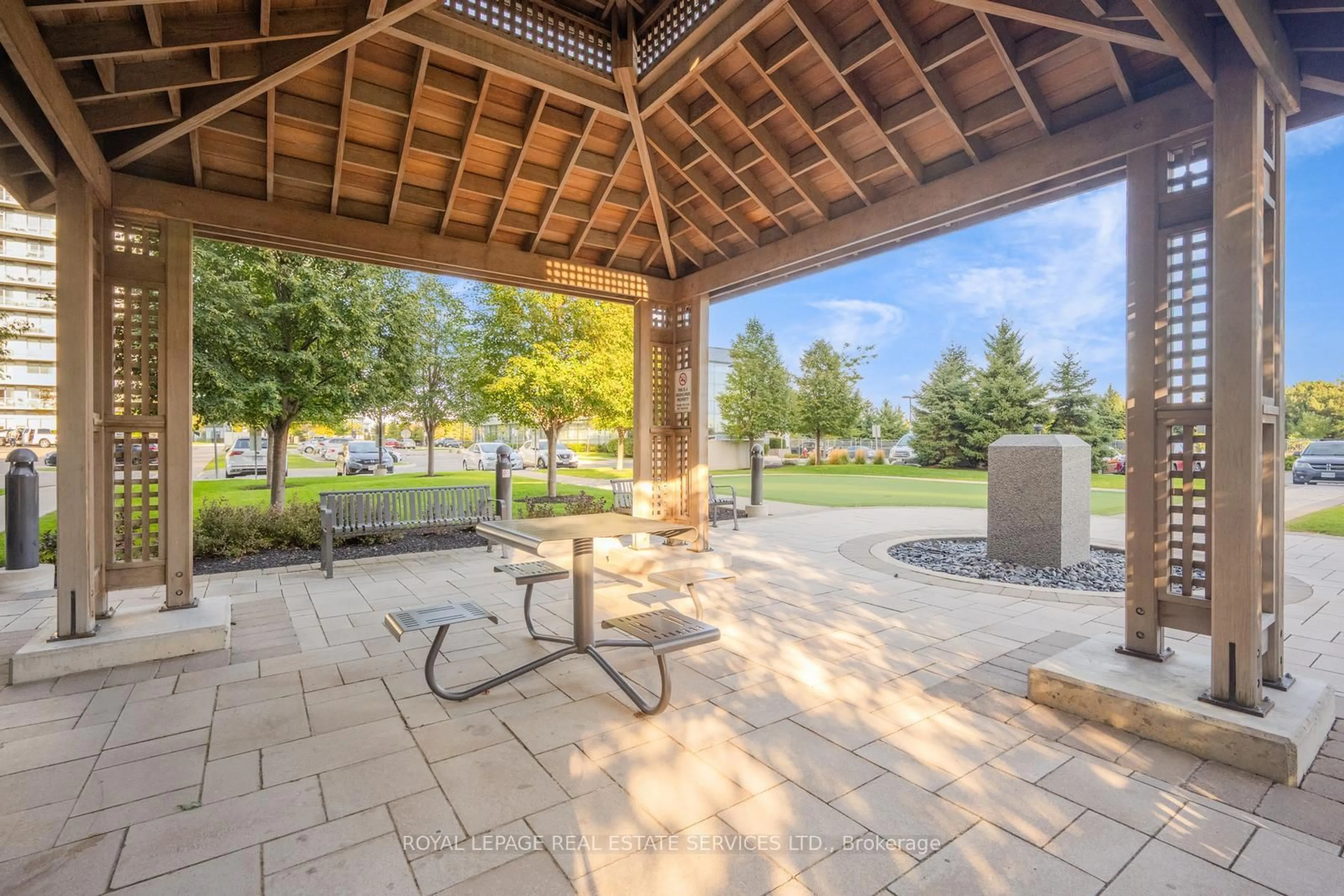 Patio, water/lake/river/ocean view for 4633 Glen Erin Dr #1010, Mississauga Ontario L5M 0Y6
