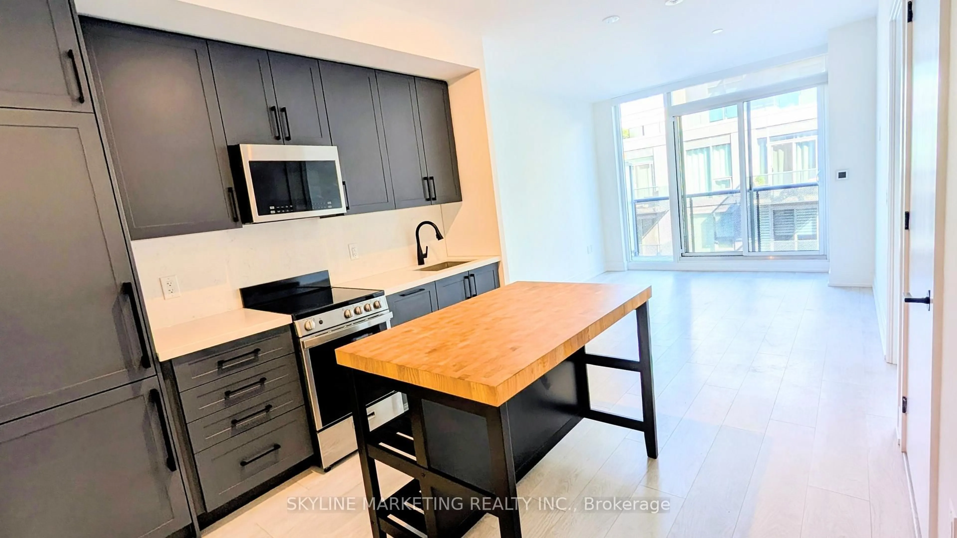 Standard kitchen, unknown for 2450 Old Bronte Rd #647, Oakville Ontario L6M 5P6