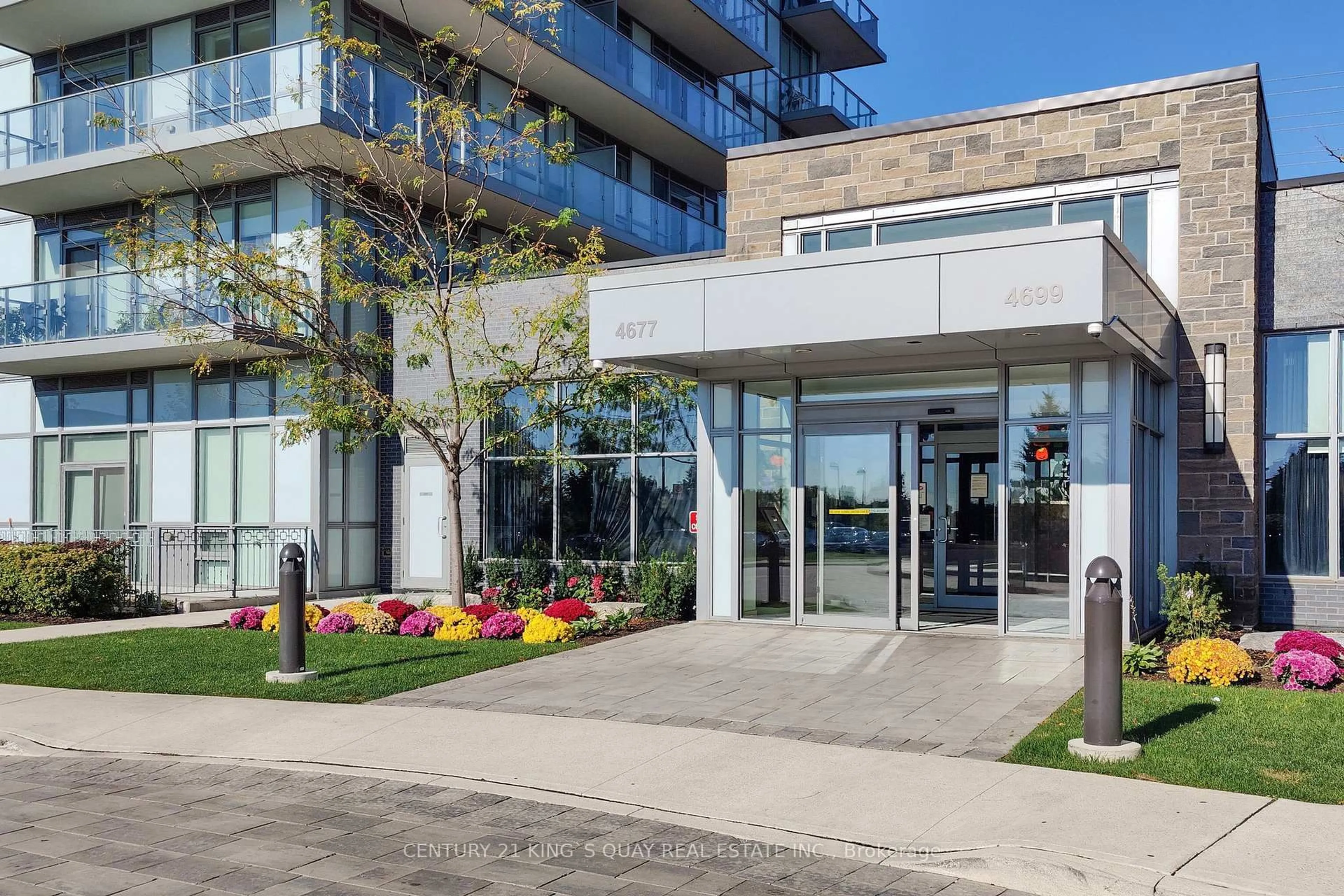 Indoor foyer for 4677 Glen Erin Dr #705, Mississauga Ontario L5M 2E3