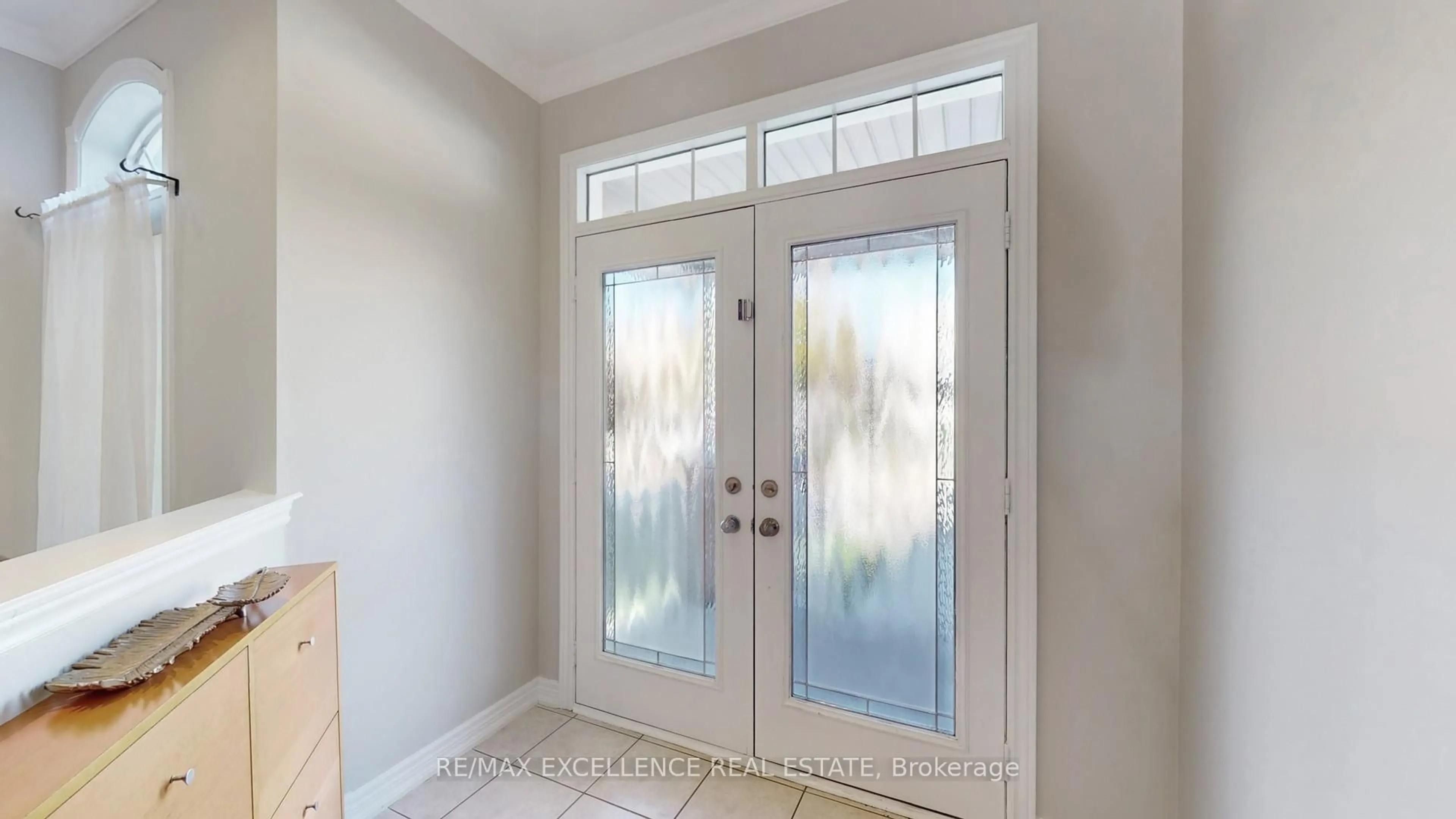 Indoor entryway for 21 Overture Lane, Brampton Ontario L6S 6H9