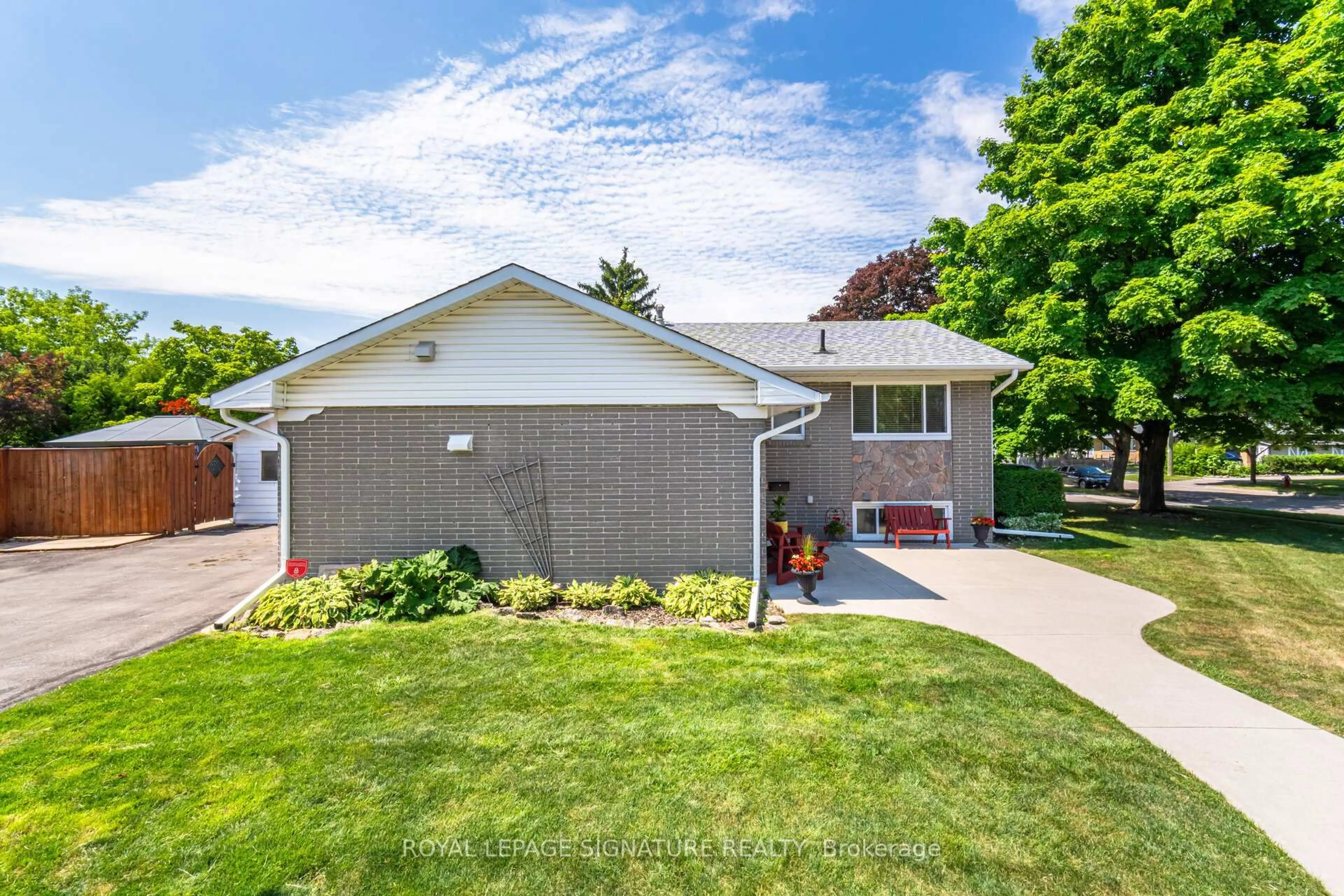 Home with vinyl exterior material, street for 24 Lesbury Ave, Brampton Ontario L6W 3A4