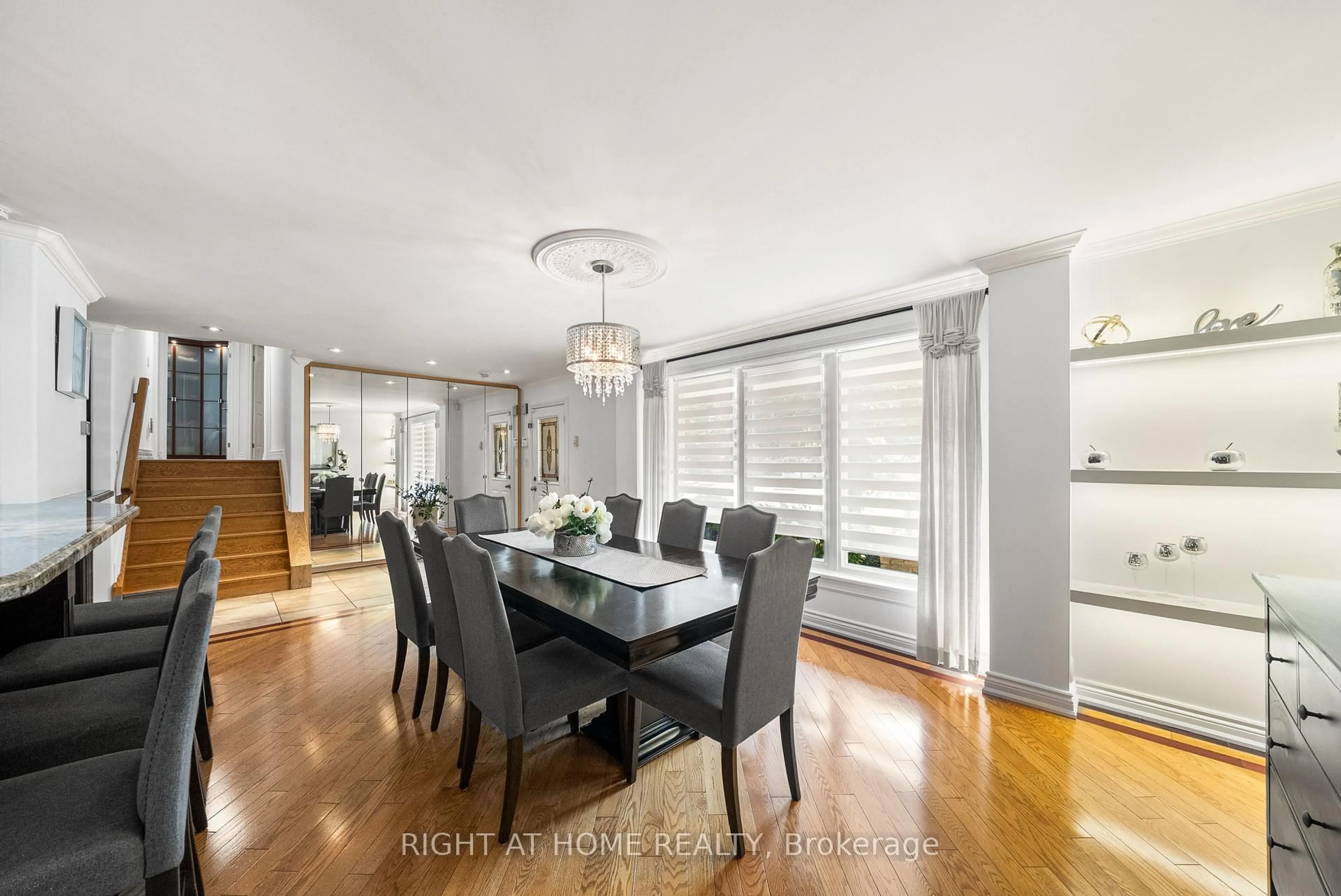 Dining room, wood/laminate floor for 1045 Bloor St, Mississauga Ontario L4Y 2N3