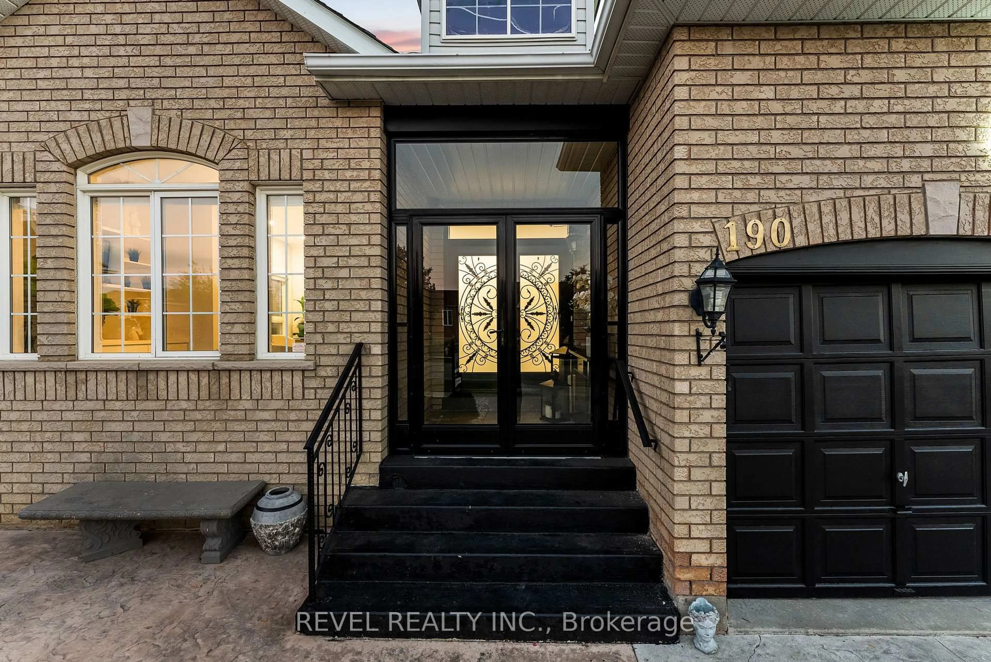 Indoor entryway for 190 Landsbridge St, Caledon Ontario L7E 2A3