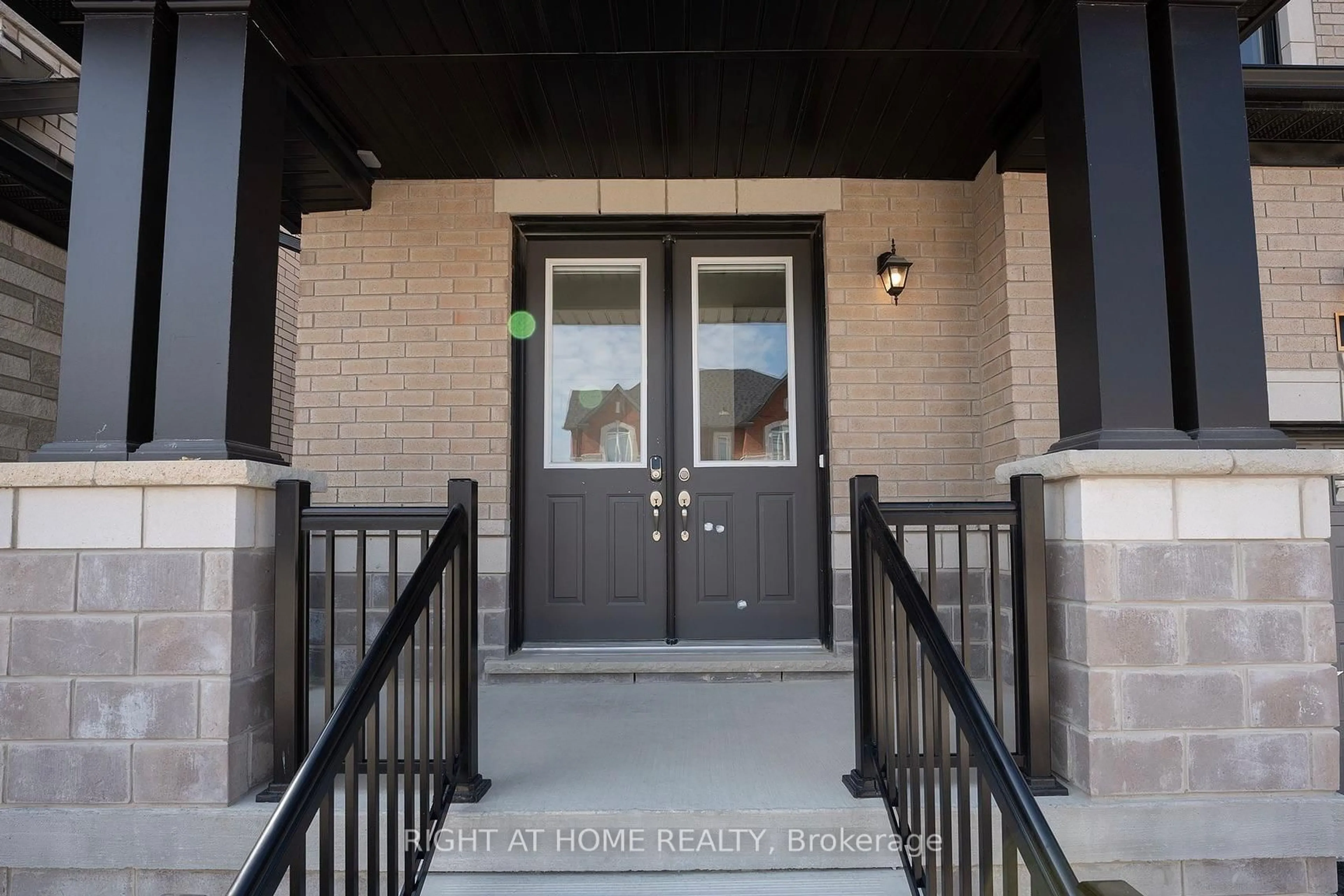 Indoor entryway for 16 Vincena Rd, Caledon Ontario L7C 4M3