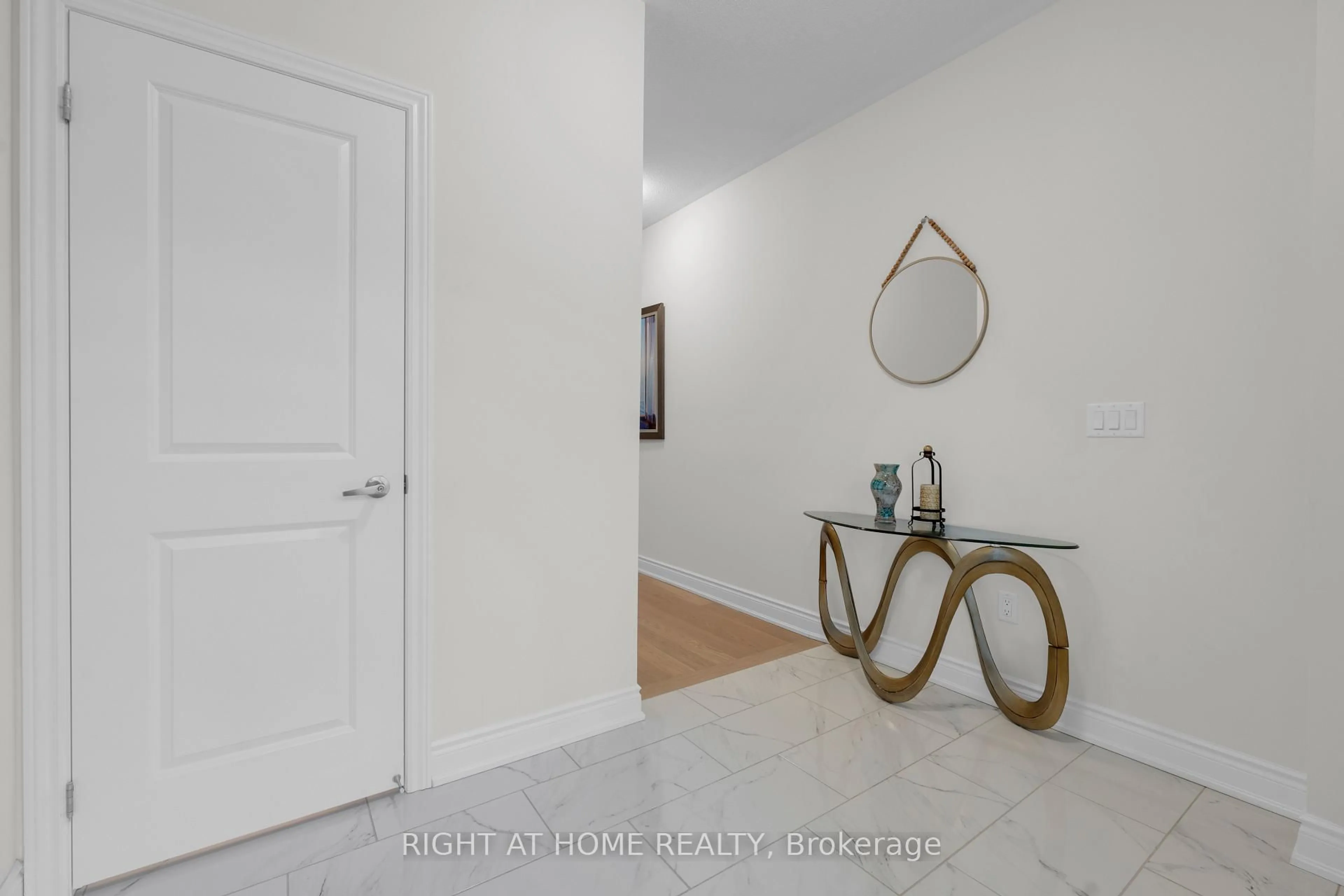 Indoor entryway for 16 Vincena Rd, Caledon Ontario L7C 4M3