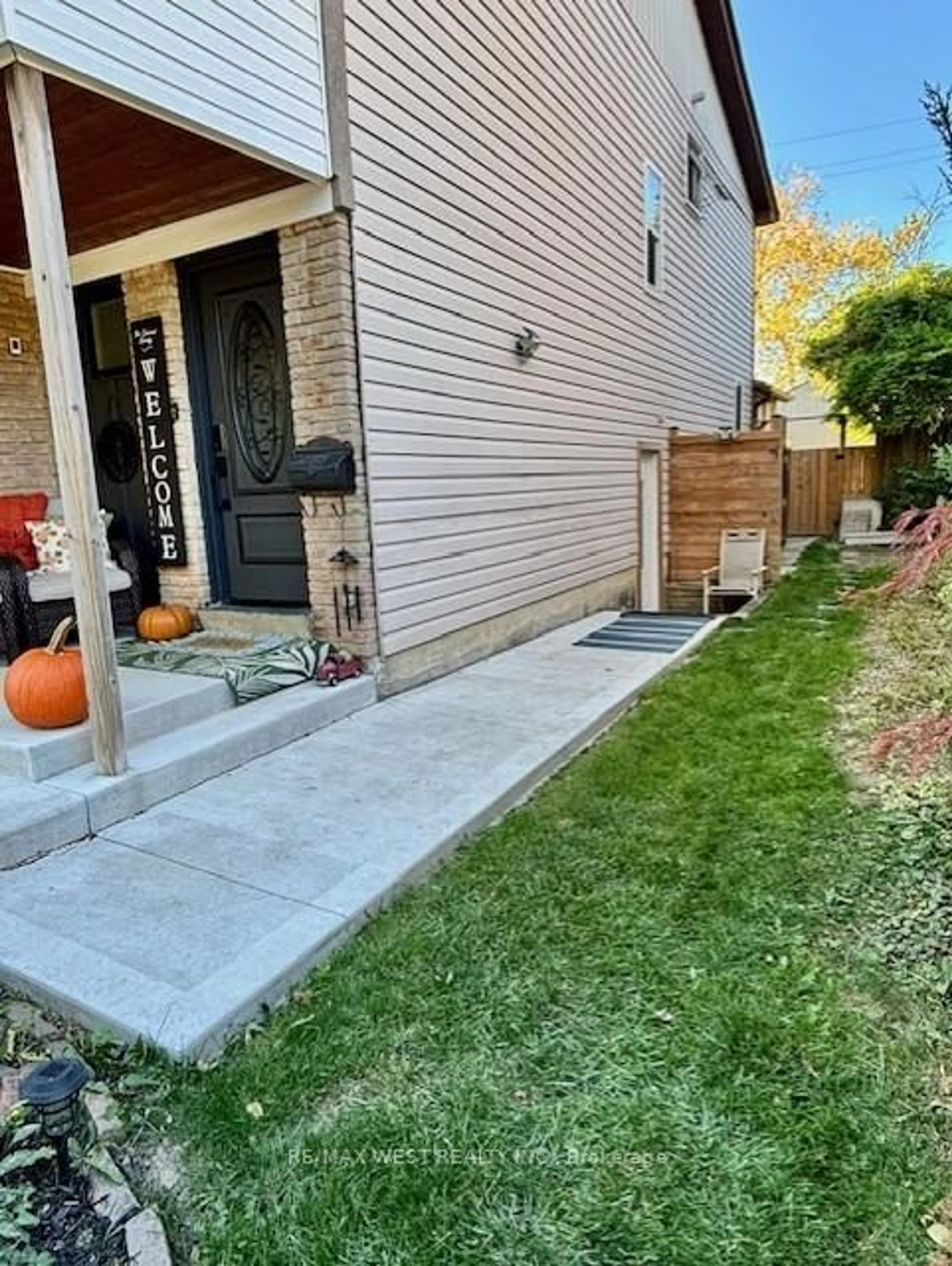 Unknown for 370 Whitehead Cres, Caledon Ontario L7E 3Z3