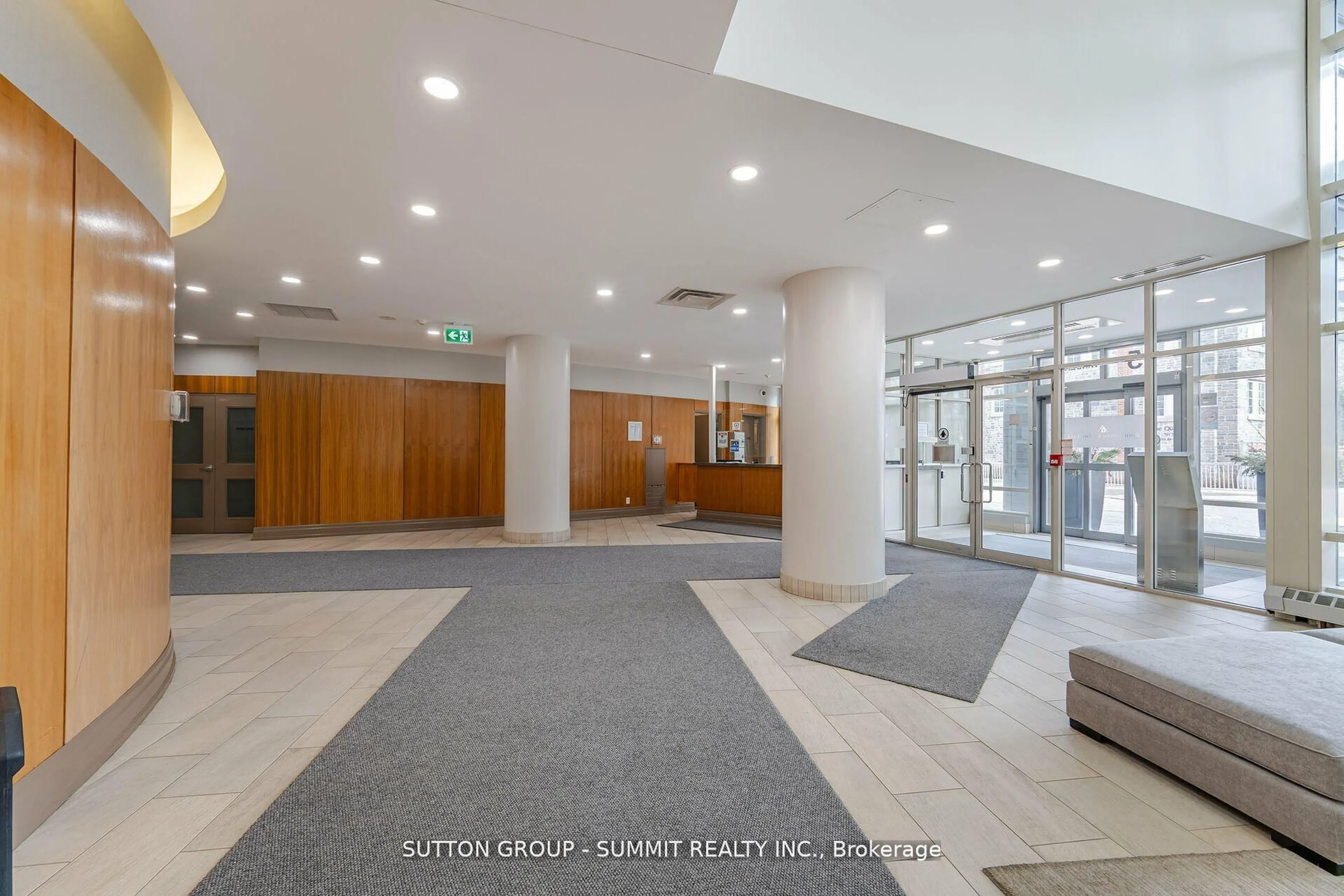 Indoor foyer for 15 WINDERMERE Ave #304, Toronto Ontario M6S 5A2