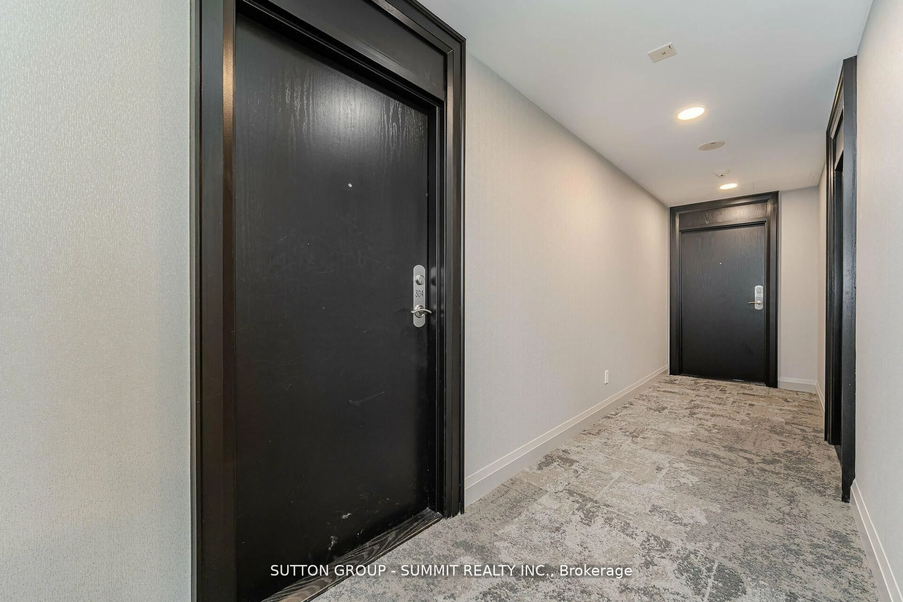 Indoor foyer for 15 WINDERMERE Ave #304, Toronto Ontario M6S 5A2