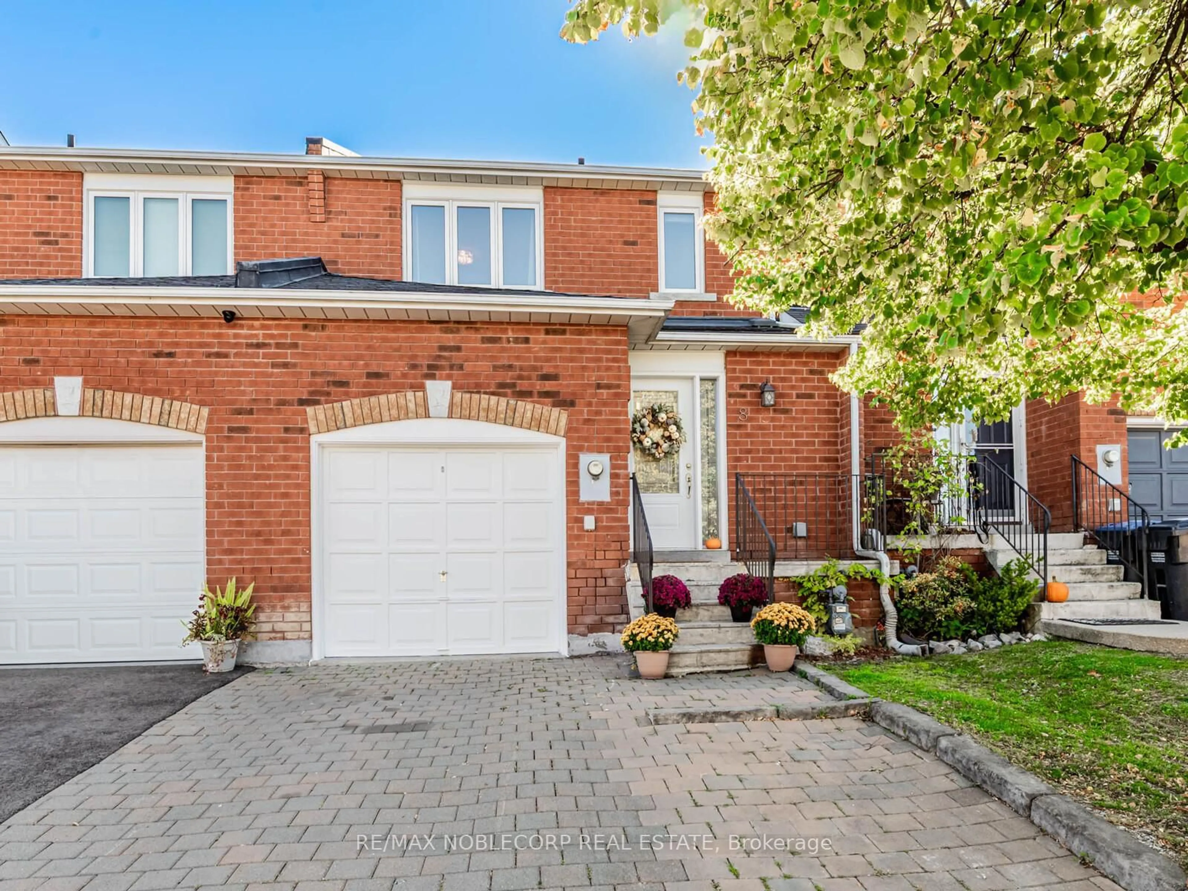 Home with brick exterior material, street for 8 Rolling Hills Lane, Caledon Ontario L7E 1T9