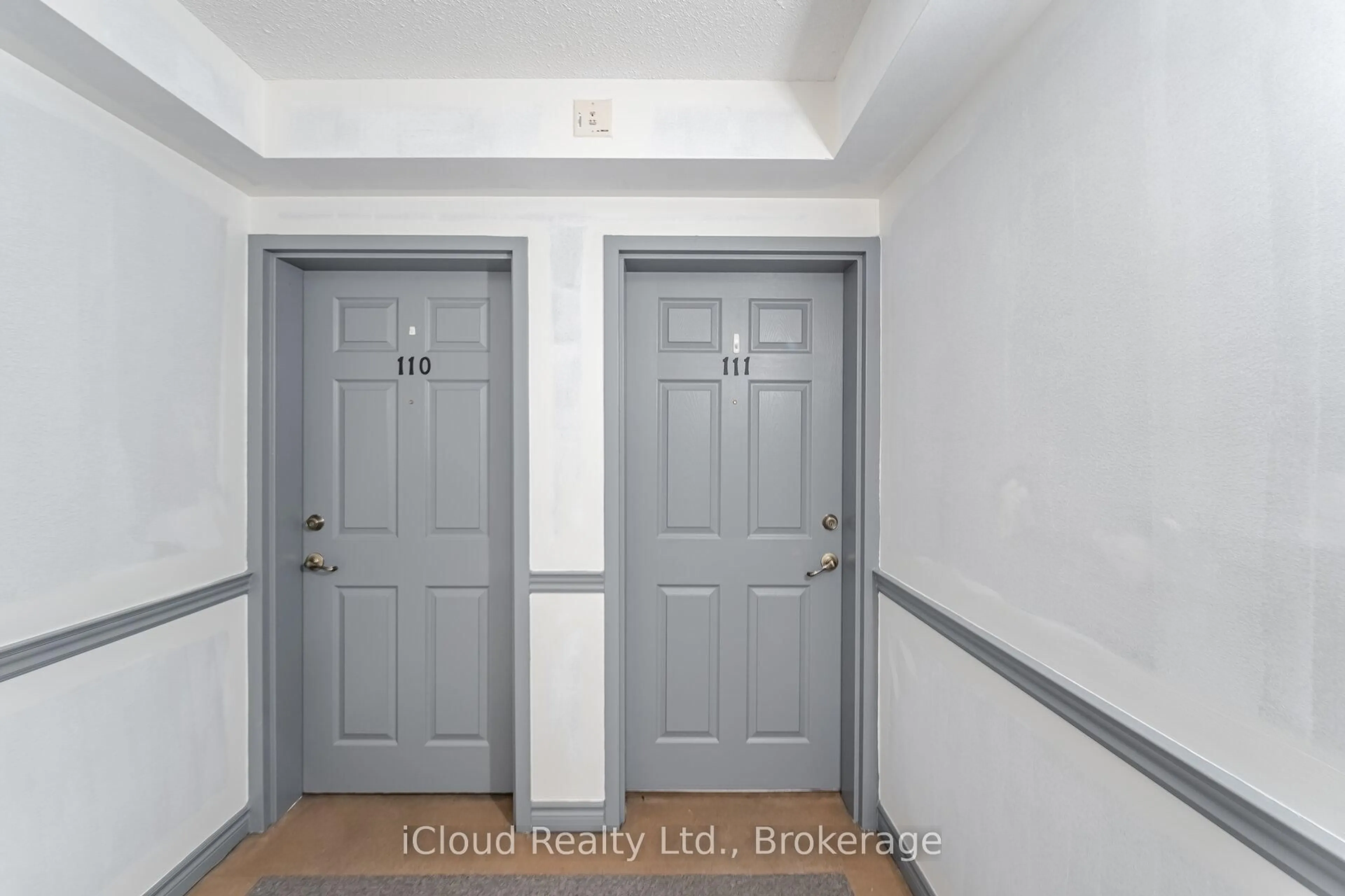 Indoor entryway for 2035 Appleby Line #111, Burlington Ontario L7L 7G8
