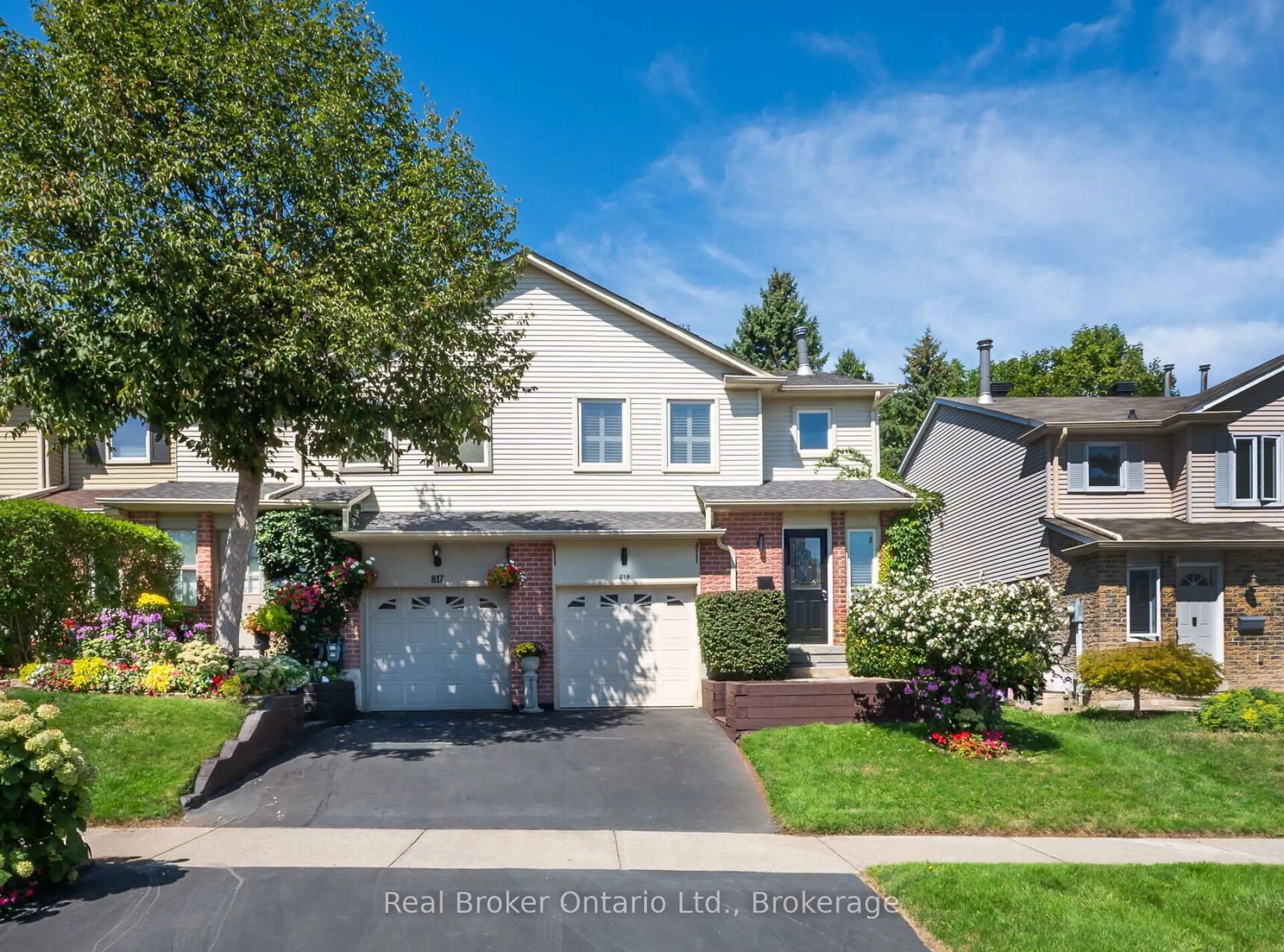 Home with brick exterior material, street for 815 Sweetwater Cres, Mississauga Ontario L5H 4A7