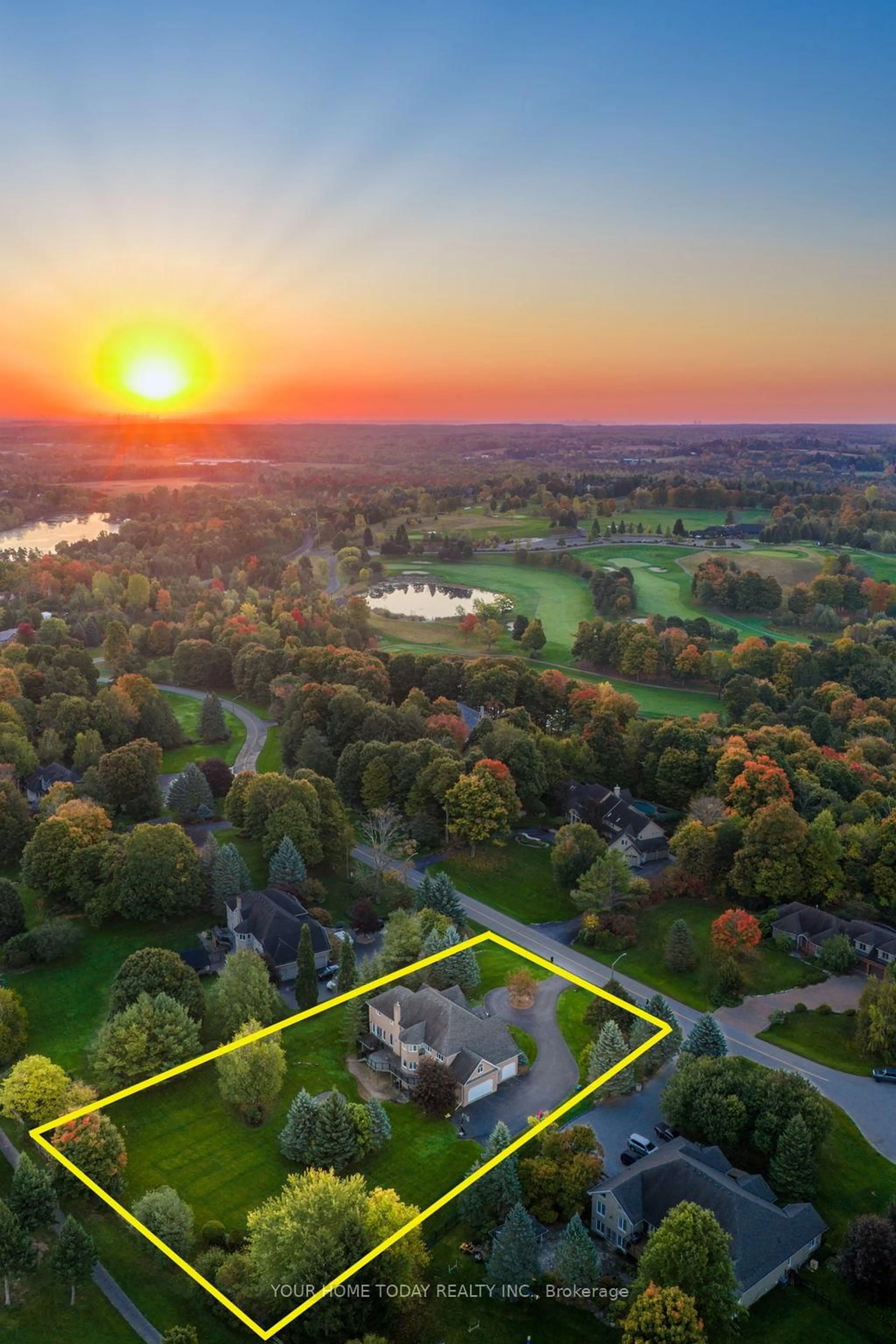 A pic from outside/outdoor area/front of a property/back of a property/a pic from drone, water/lake/river/ocean view for 21 Turtle Lake Dr, Halton Hills Ontario L7J 2W7