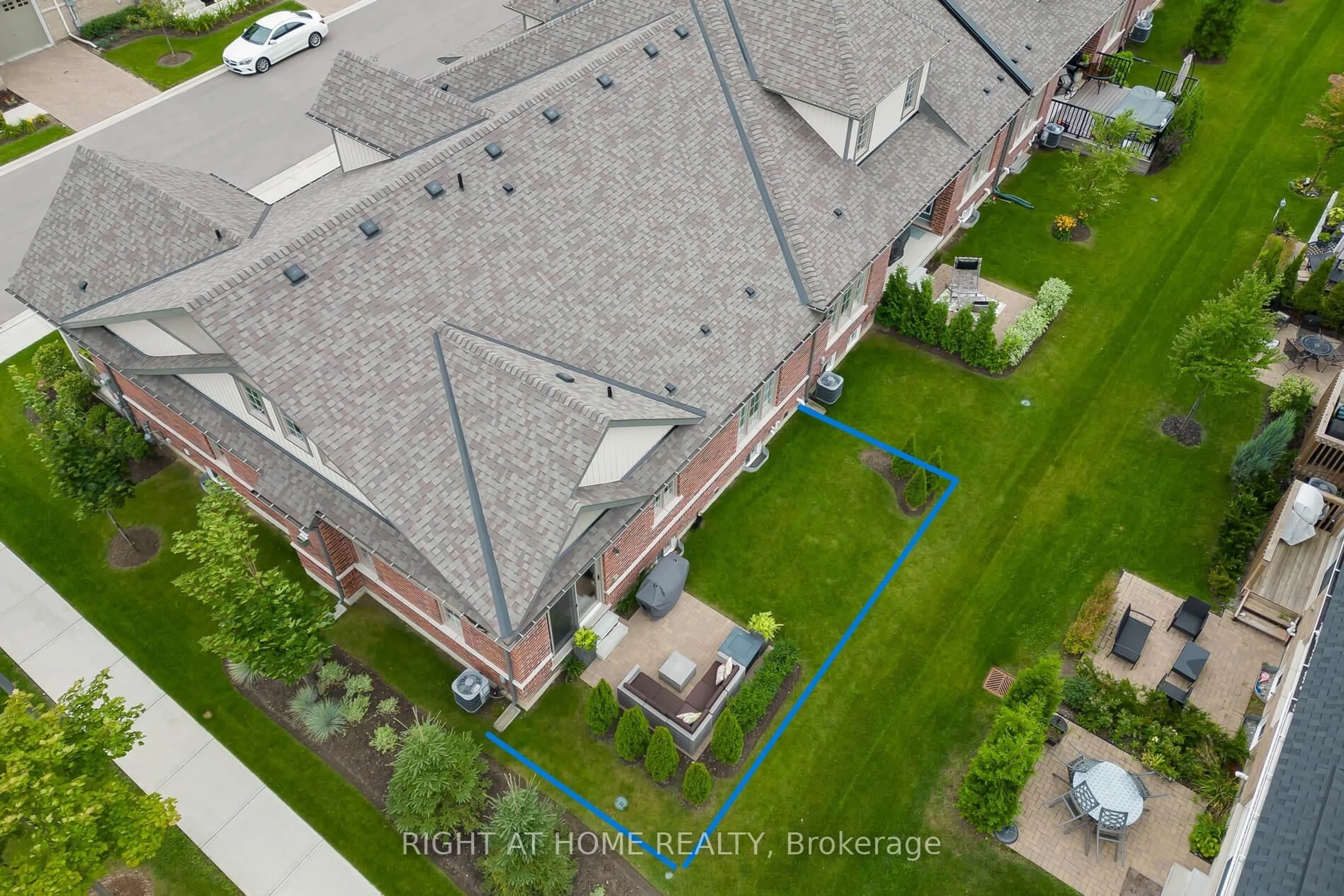 A pic from outside/outdoor area/front of a property/back of a property/a pic from drone, unknown for 1 Overlea Dr, Brampton Ontario L6R 4B5
