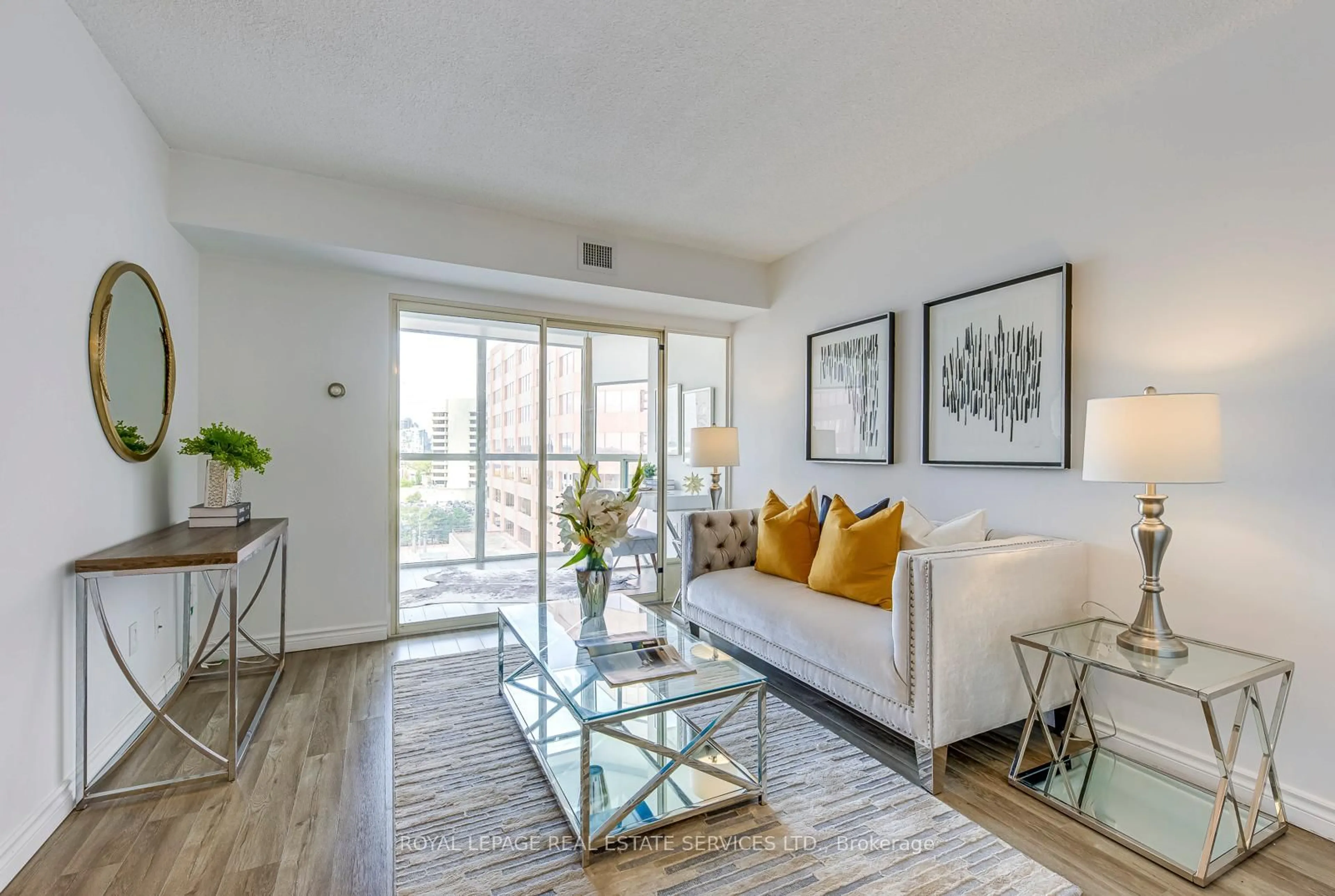 Living room with furniture, unknown for 265 Enfield Pl #1008, Mississauga Ontario L5B 3Y7