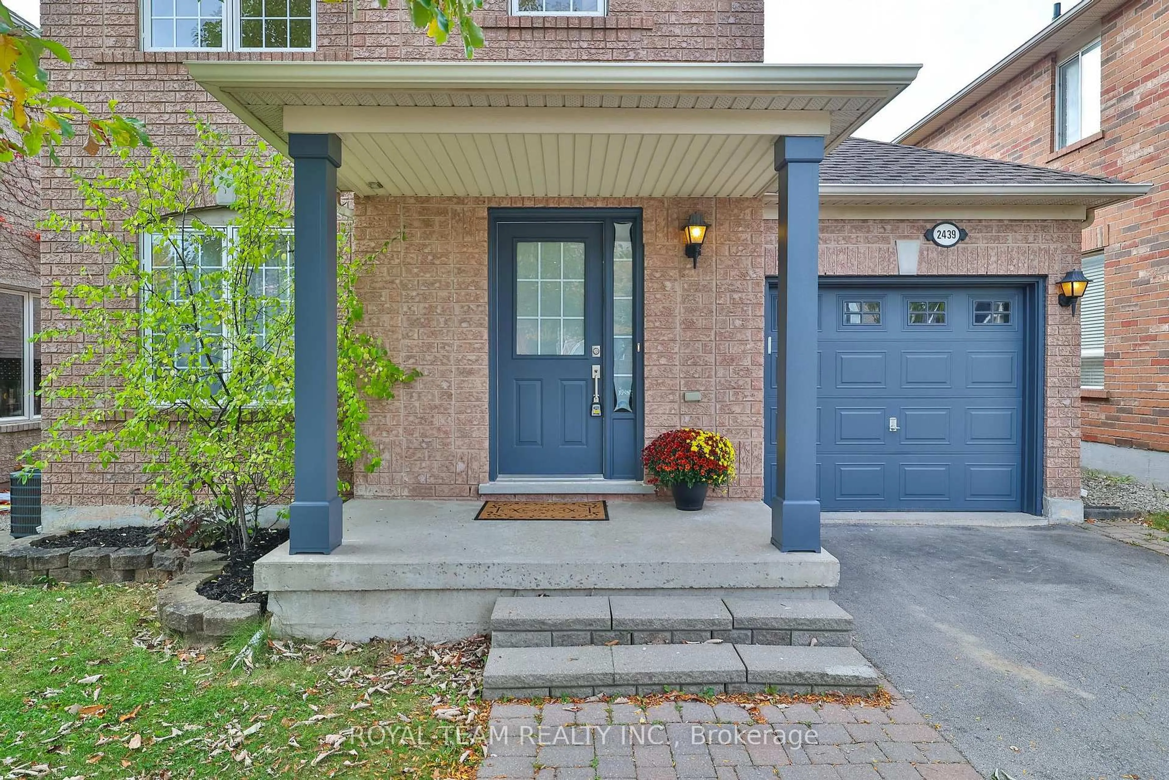 Home with brick exterior material, street for 2439 Hollybrook Dr, Oakville Ontario L6M 4S8