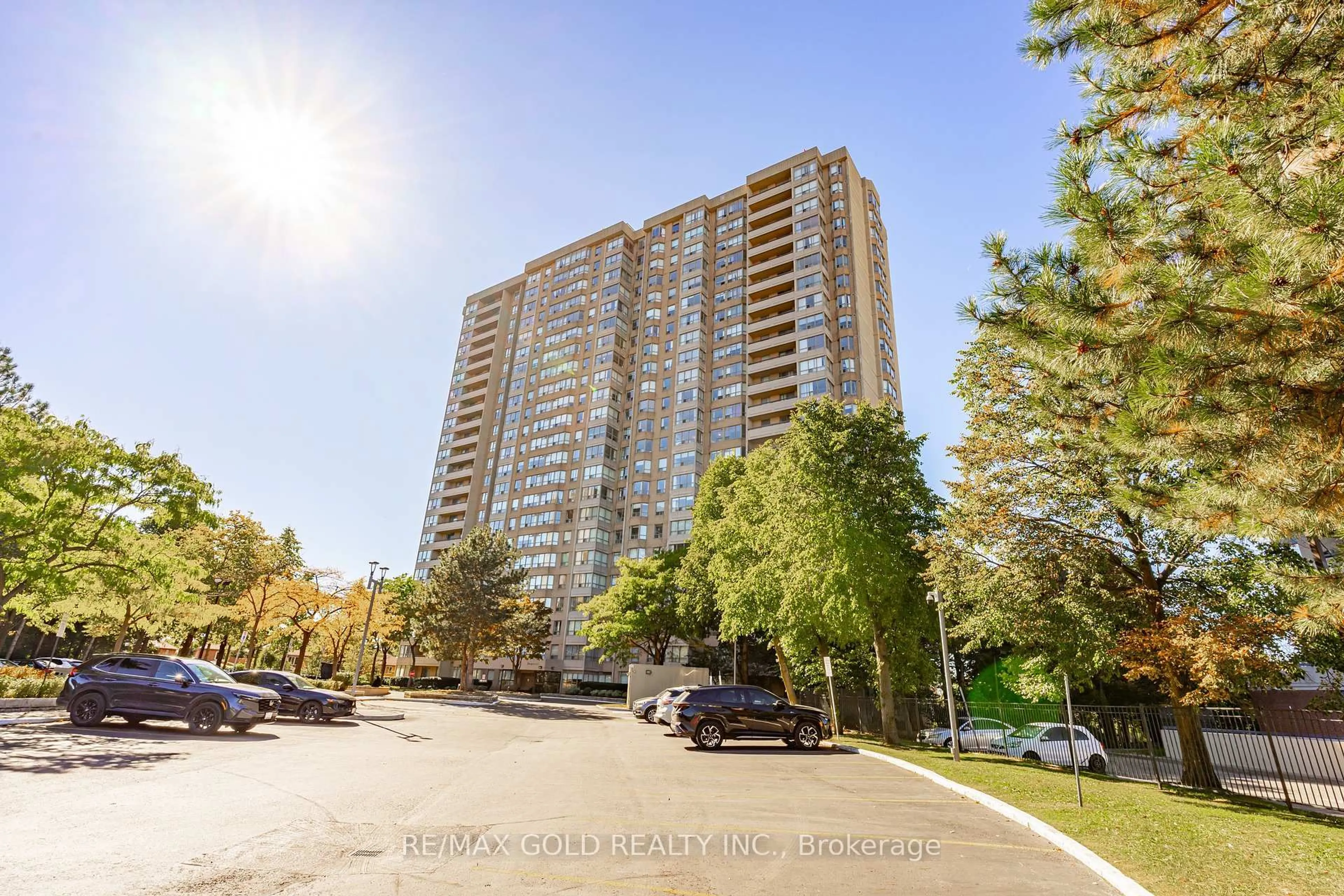 A pic from outside/outdoor area/front of a property/back of a property/a pic from drone, unknown for 30 Malta Ave #403, Brampton Ontario L6Y 4W6