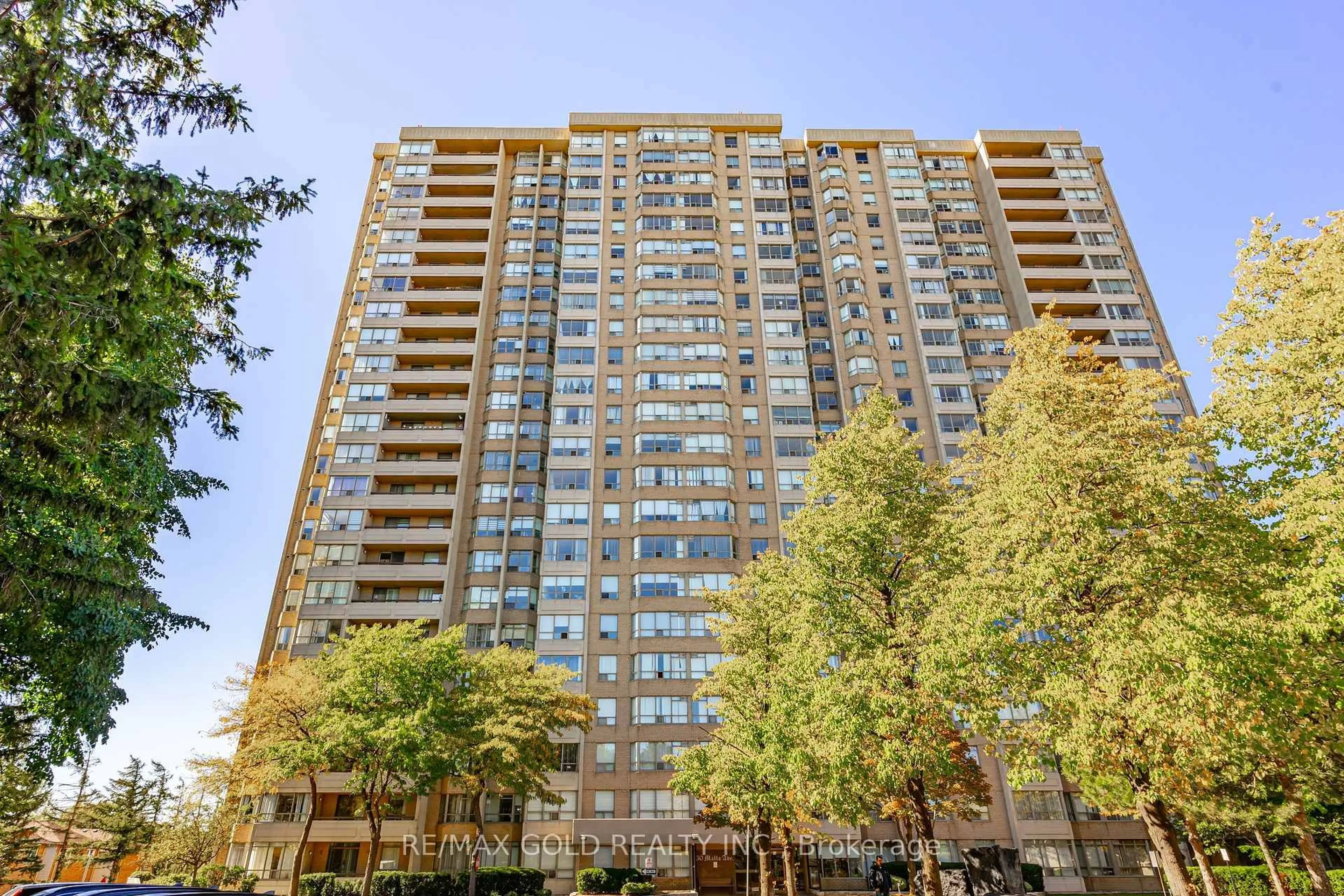 Patio, building for 30 Malta Ave #403, Brampton Ontario L6Y 4W6