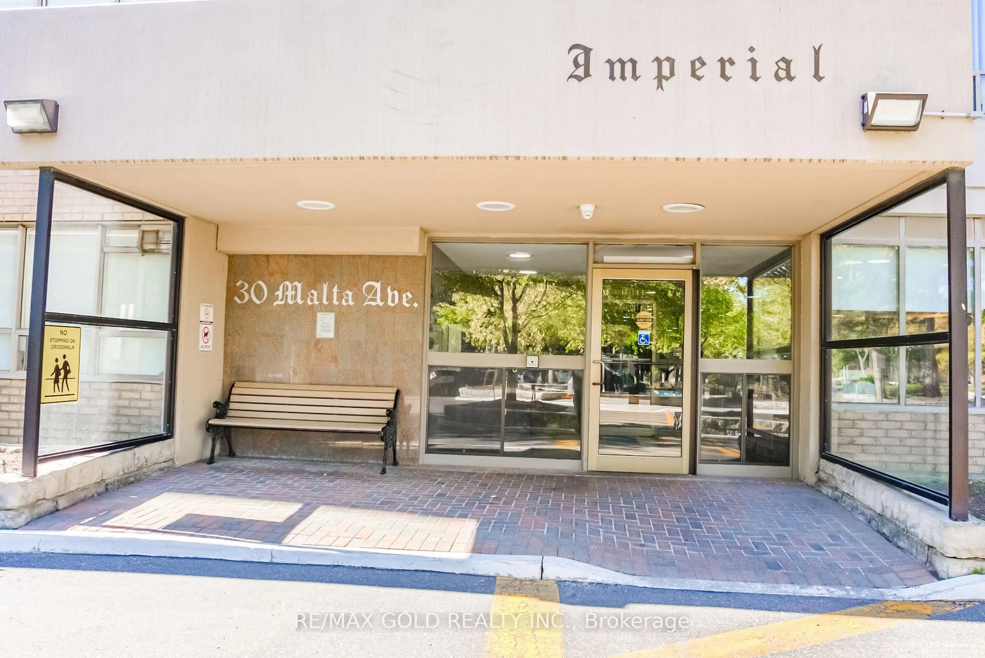 Indoor foyer for 30 Malta Ave #403, Brampton Ontario L6Y 4W6