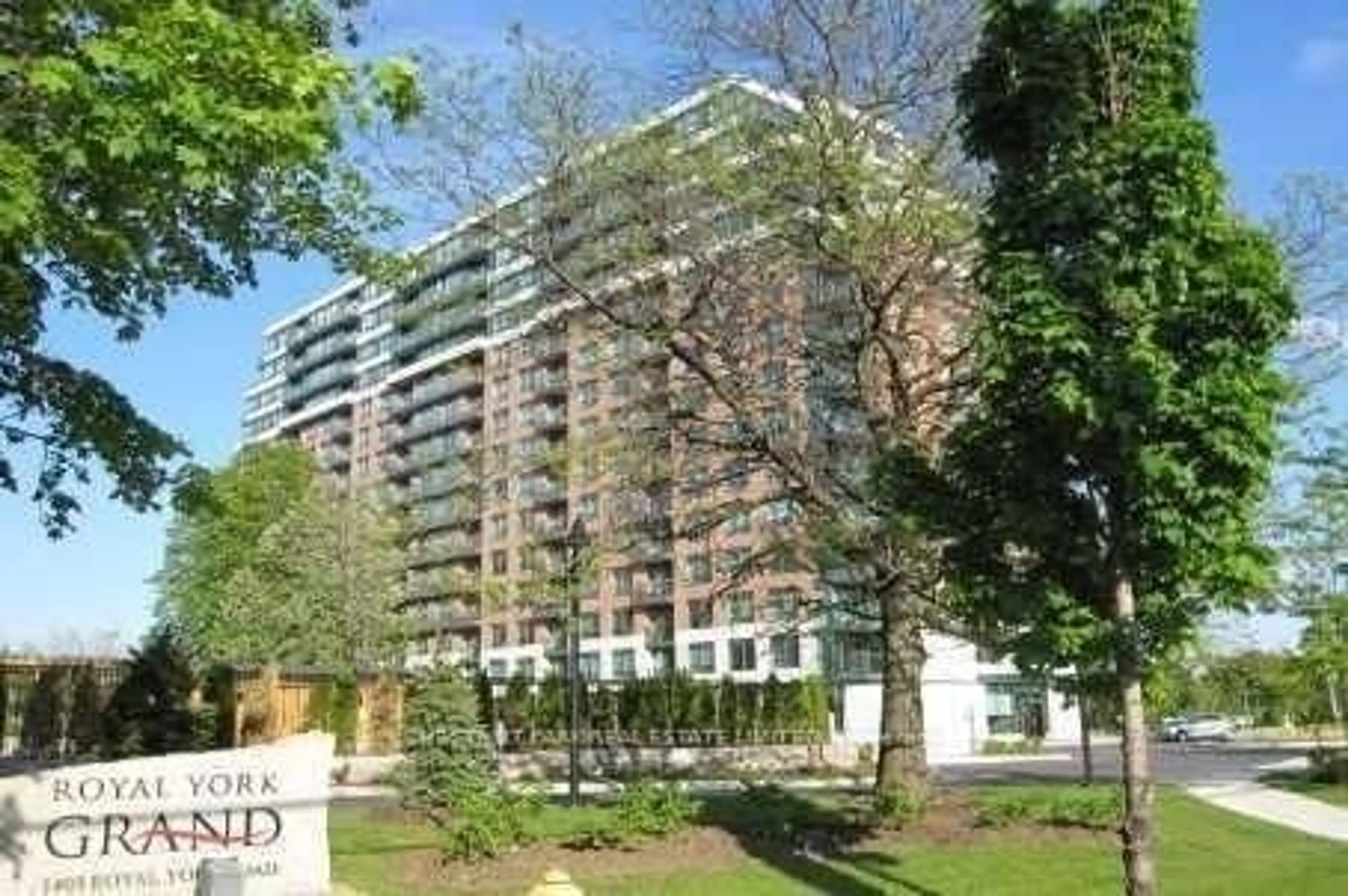 Unknown for 1403 Royal York Rd #810, Toronto Ontario M9P 0A1