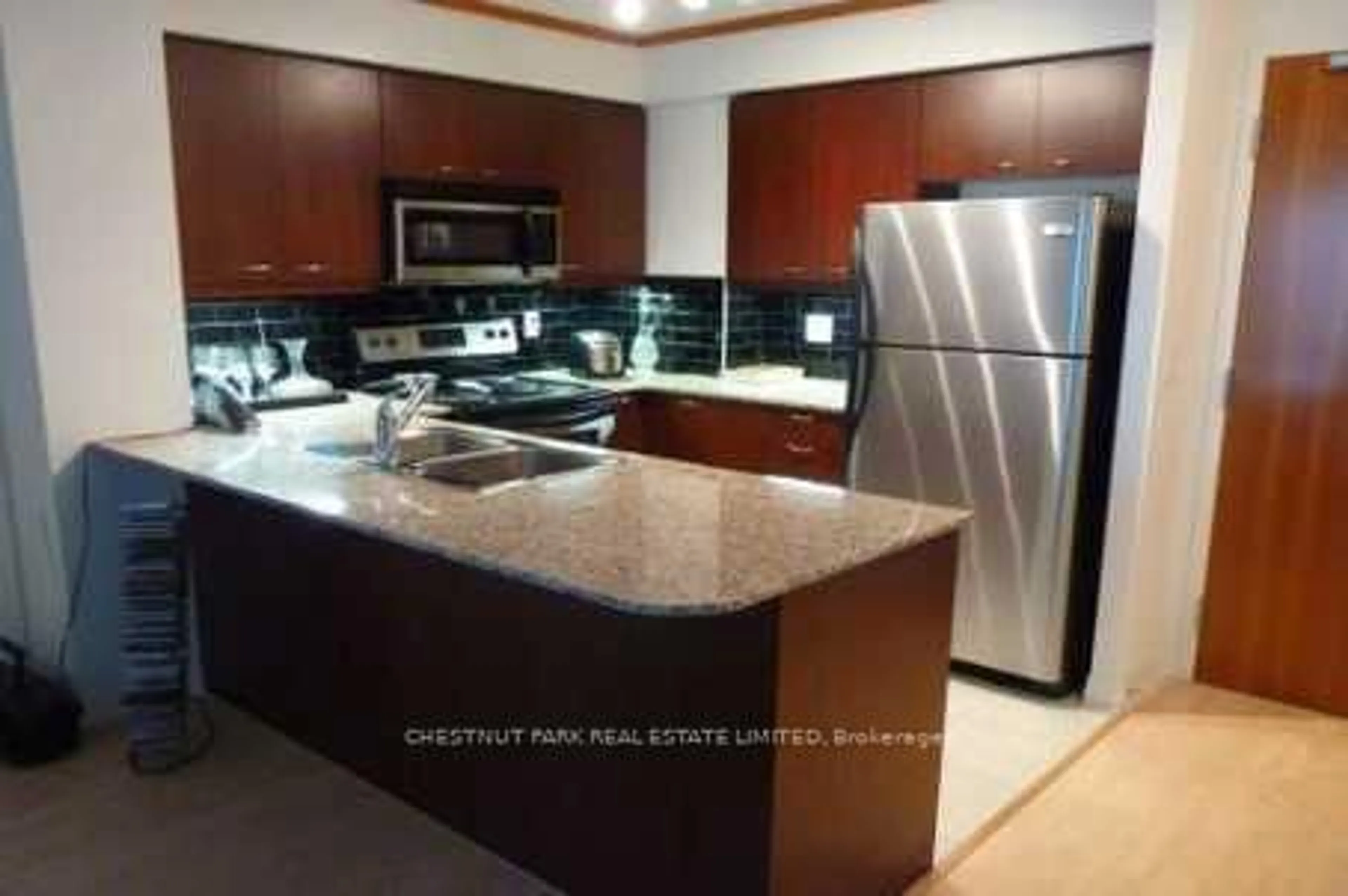 Unknown for 1403 Royal York Rd #810, Toronto Ontario M9P 0A1