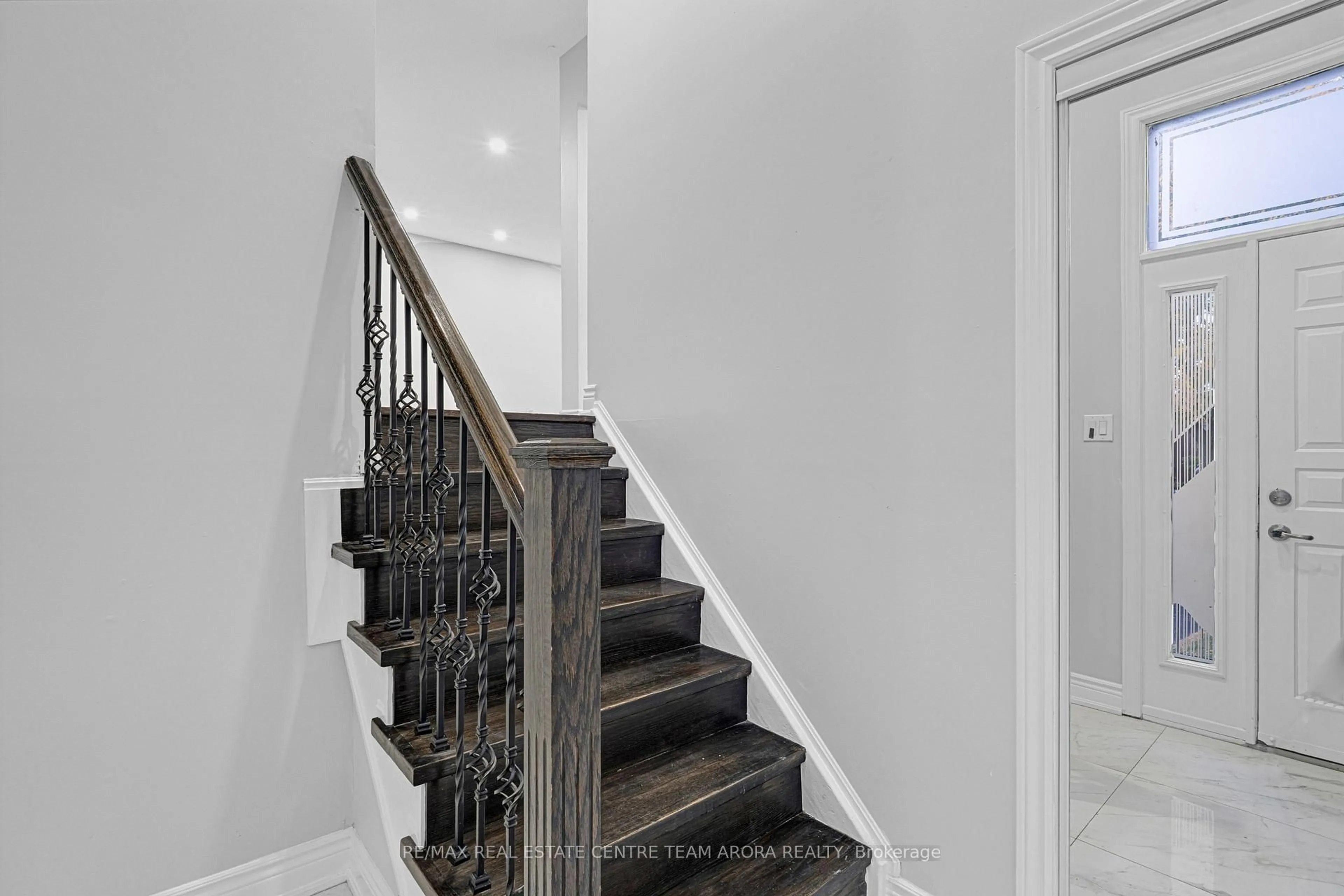 Stairs for 29 Lakecrest Tr, Brampton Ontario L6Z 1S6