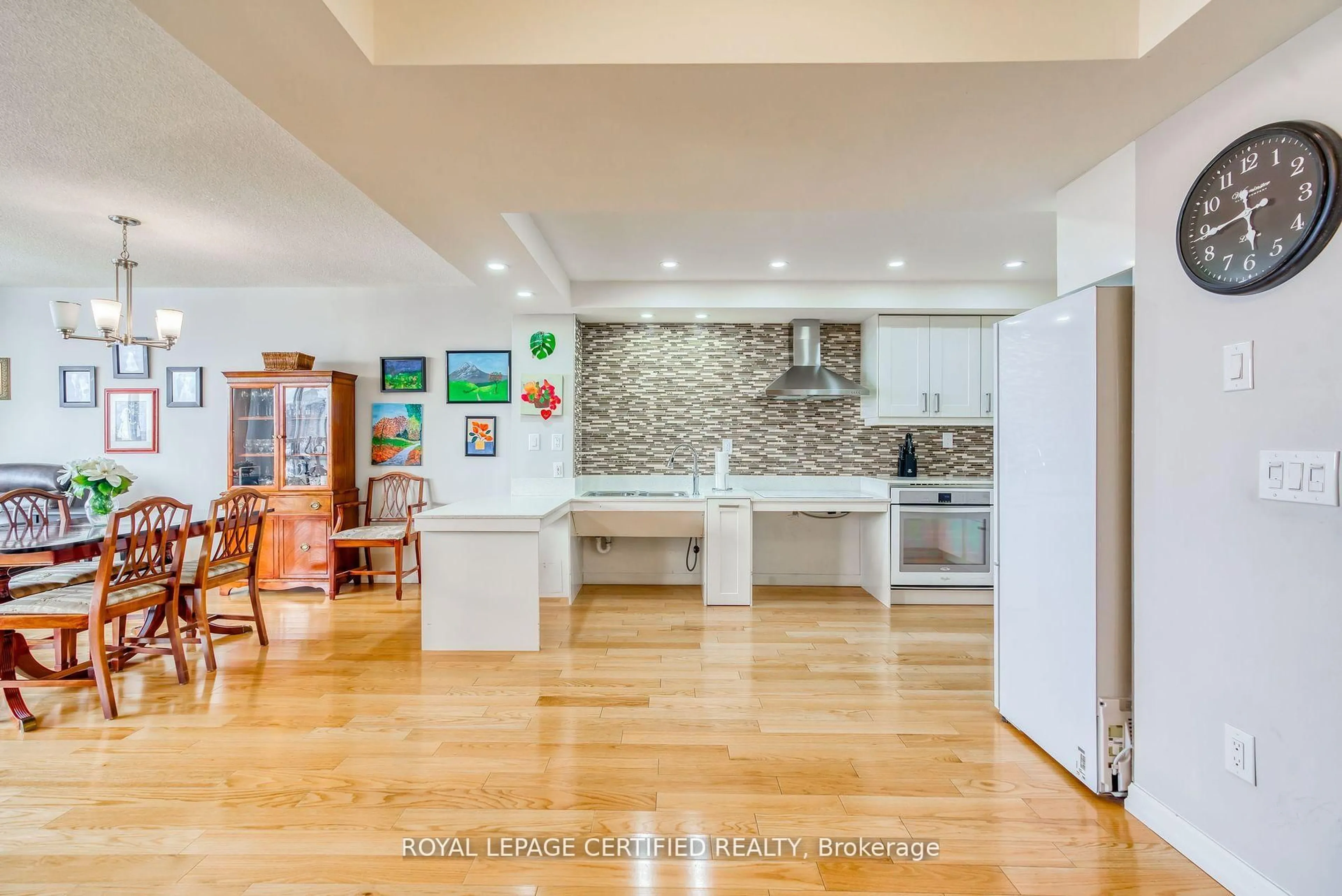 Open concept kitchen, ceramic/tile floor for 320 Mill St #505, Brampton Ontario L6P 1A6