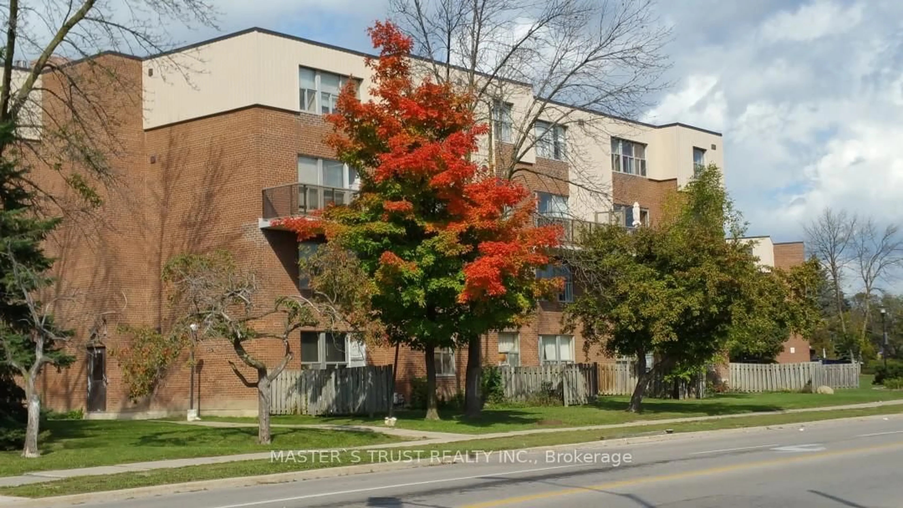 Blurry image for 1055 Forestwood Dr #214, Mississauga Ontario L5C 2T8