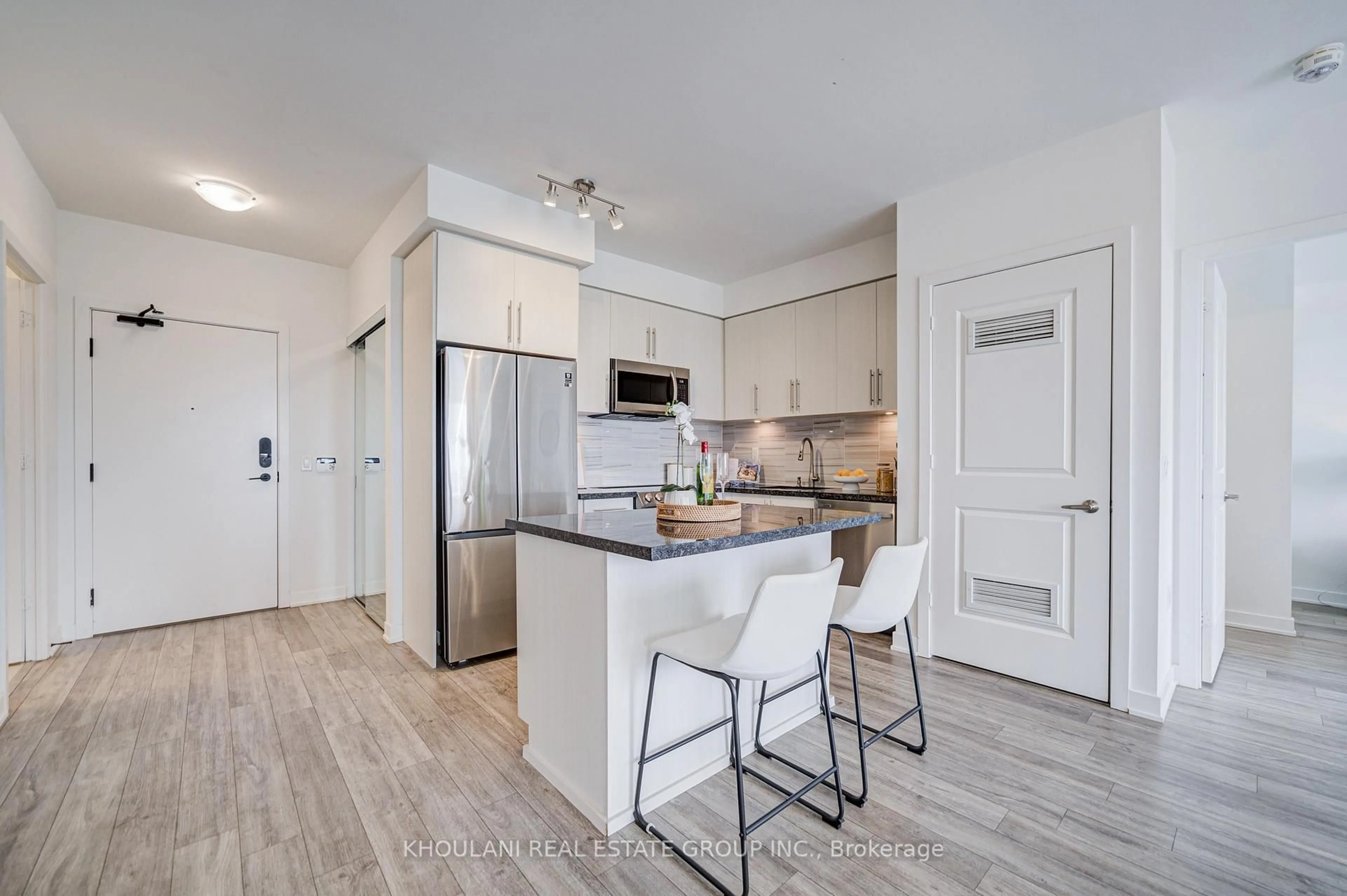 Open concept kitchen, wood/laminate floor for 4655 Metcalfe Ave #2001, Mississauga Ontario L5M 0Z7