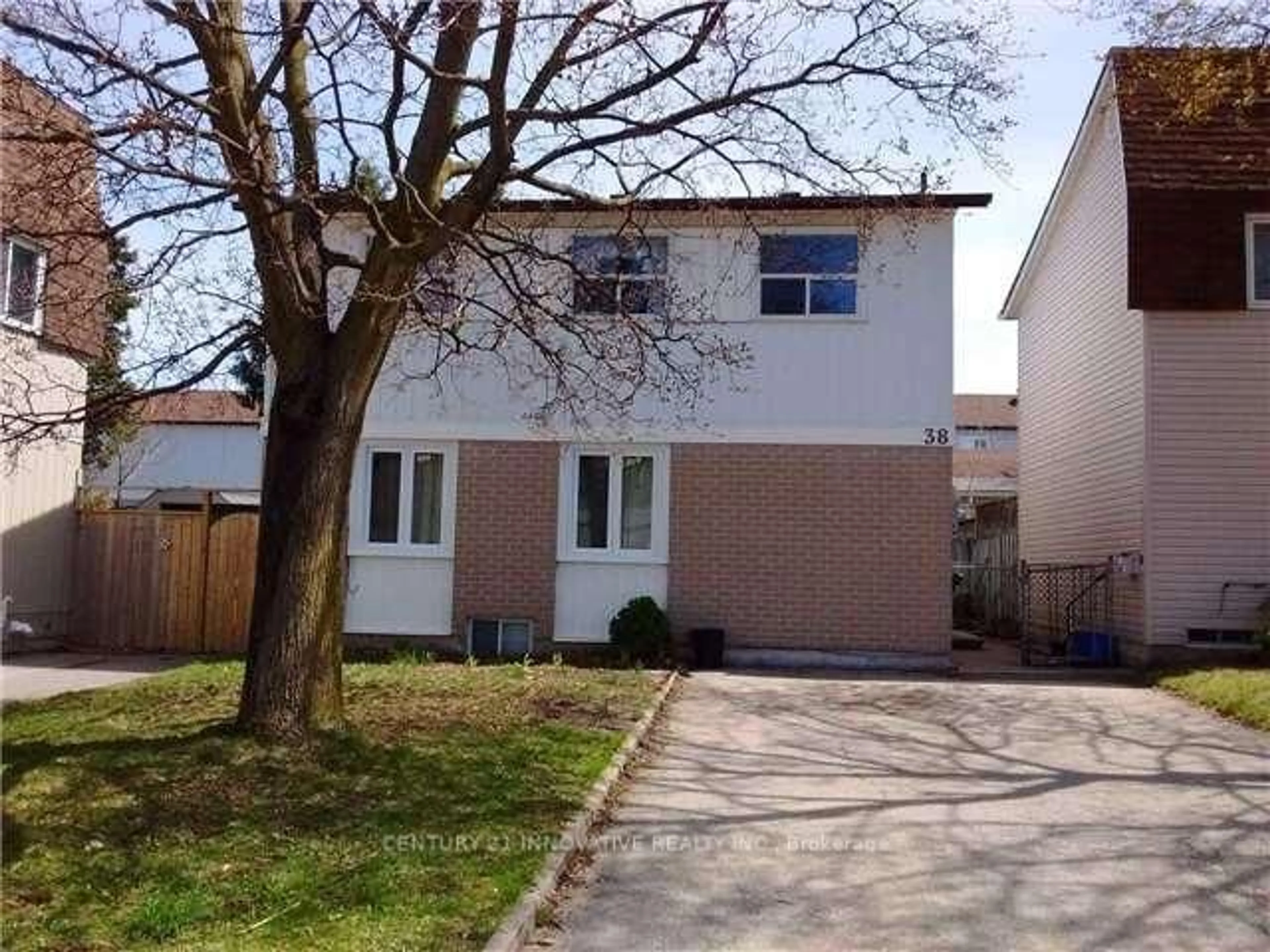 A pic from outside/outdoor area/front of a property/back of a property/a pic from drone, street for 38 Jackman Dr, Brampton Ontario L6S 2L8